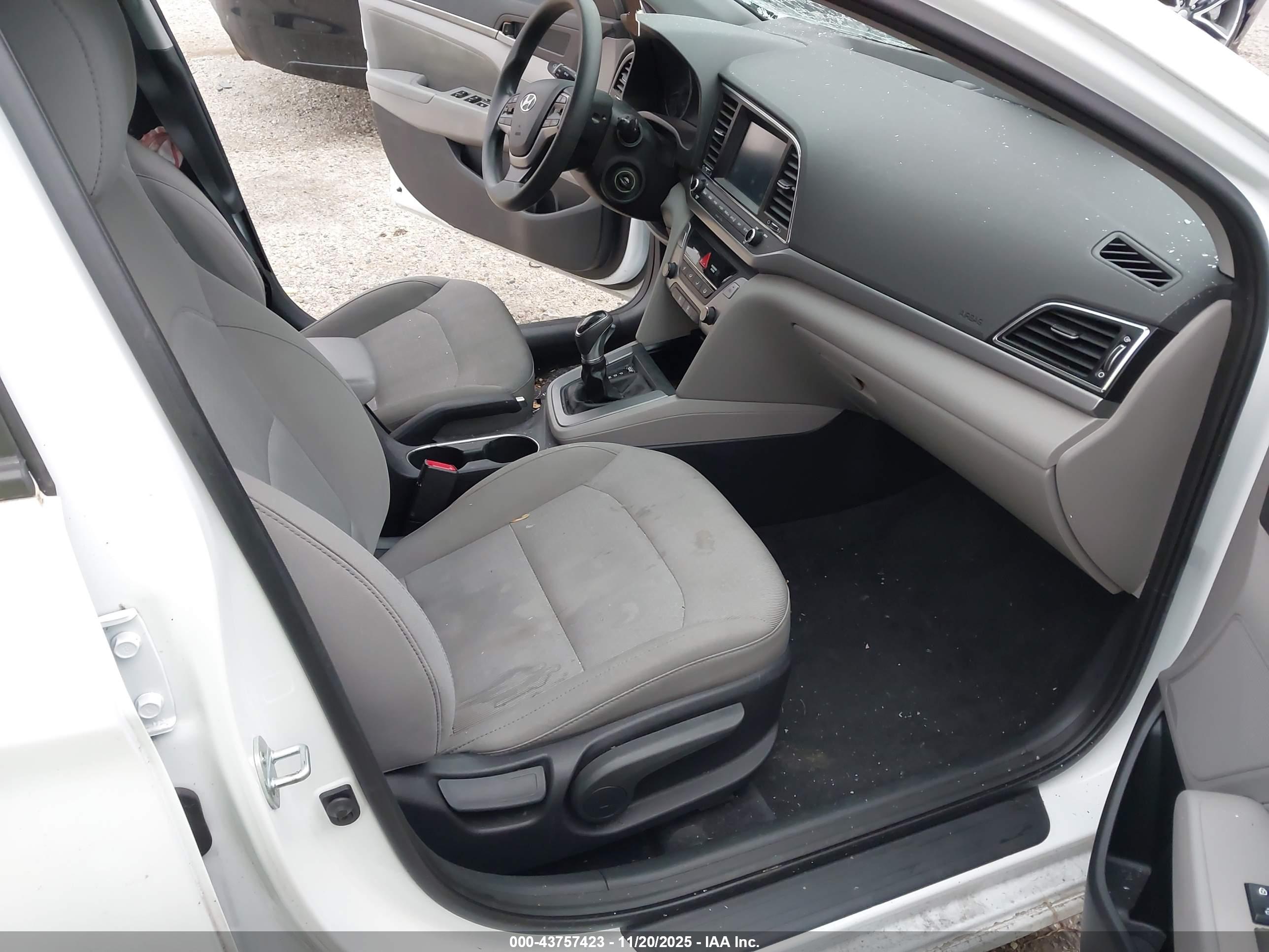 HYUNDAI ELANTRA image 5