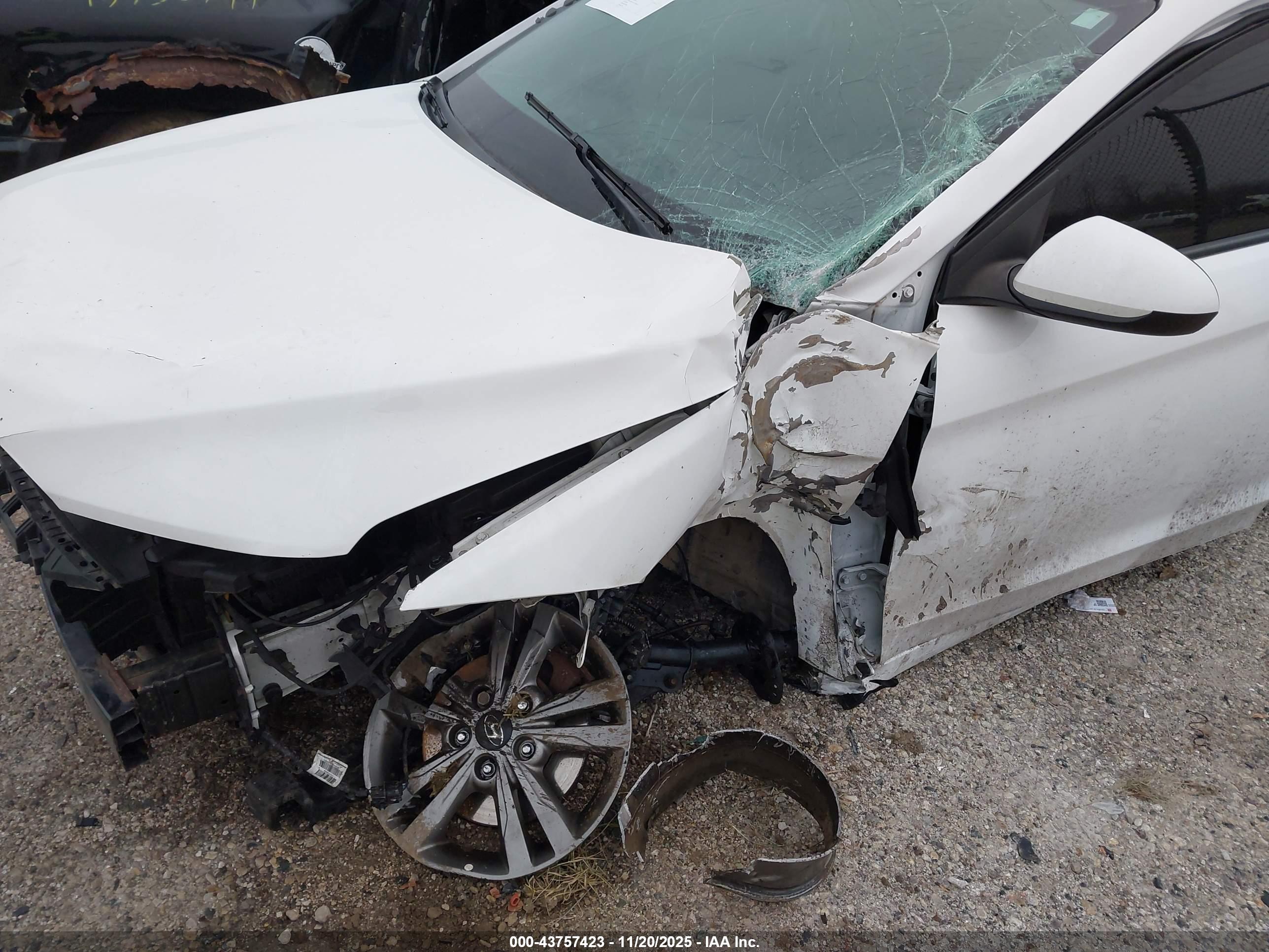 HYUNDAI ELANTRA image 6