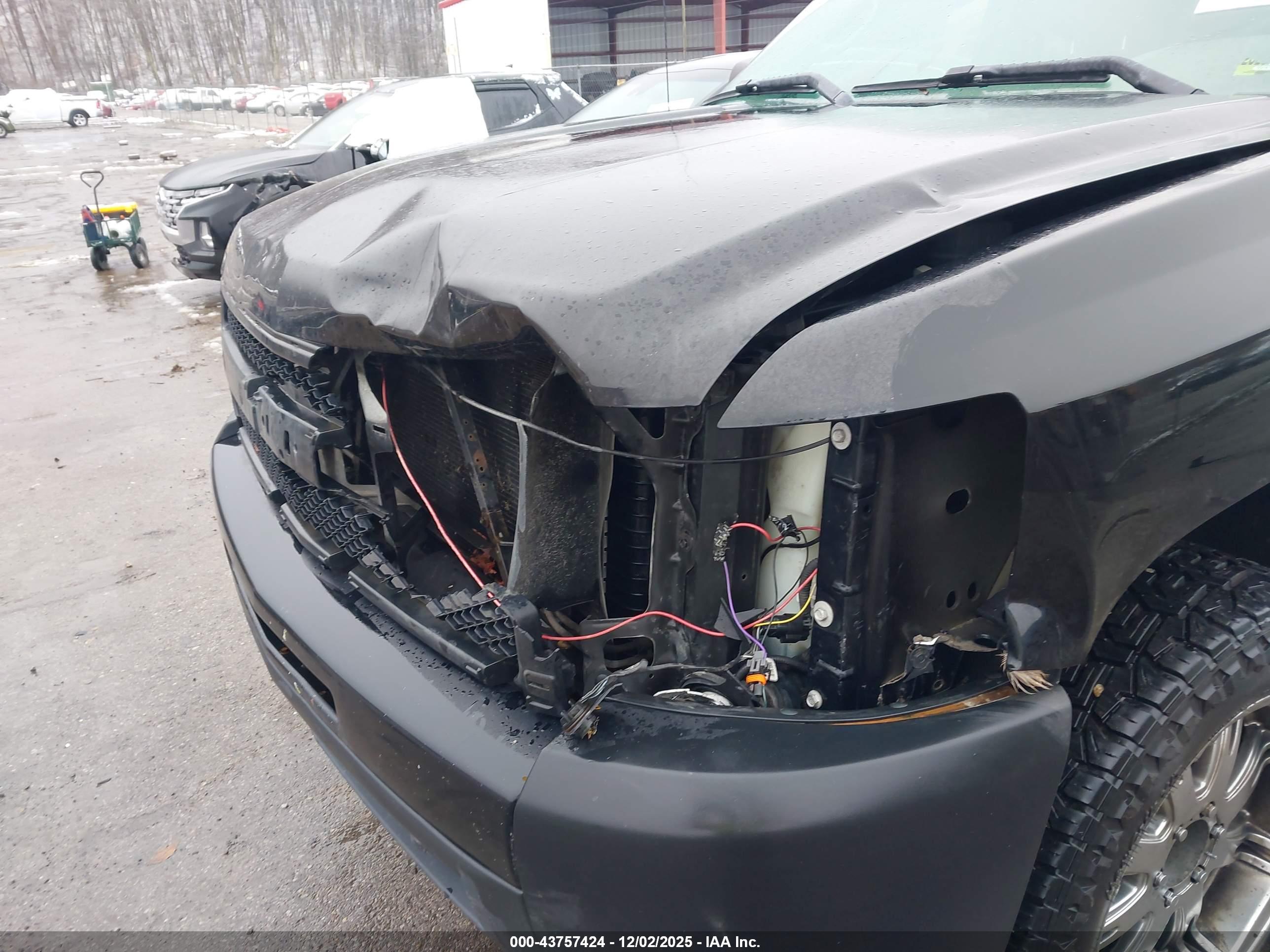 CHEVROLET SILVERADO image 6