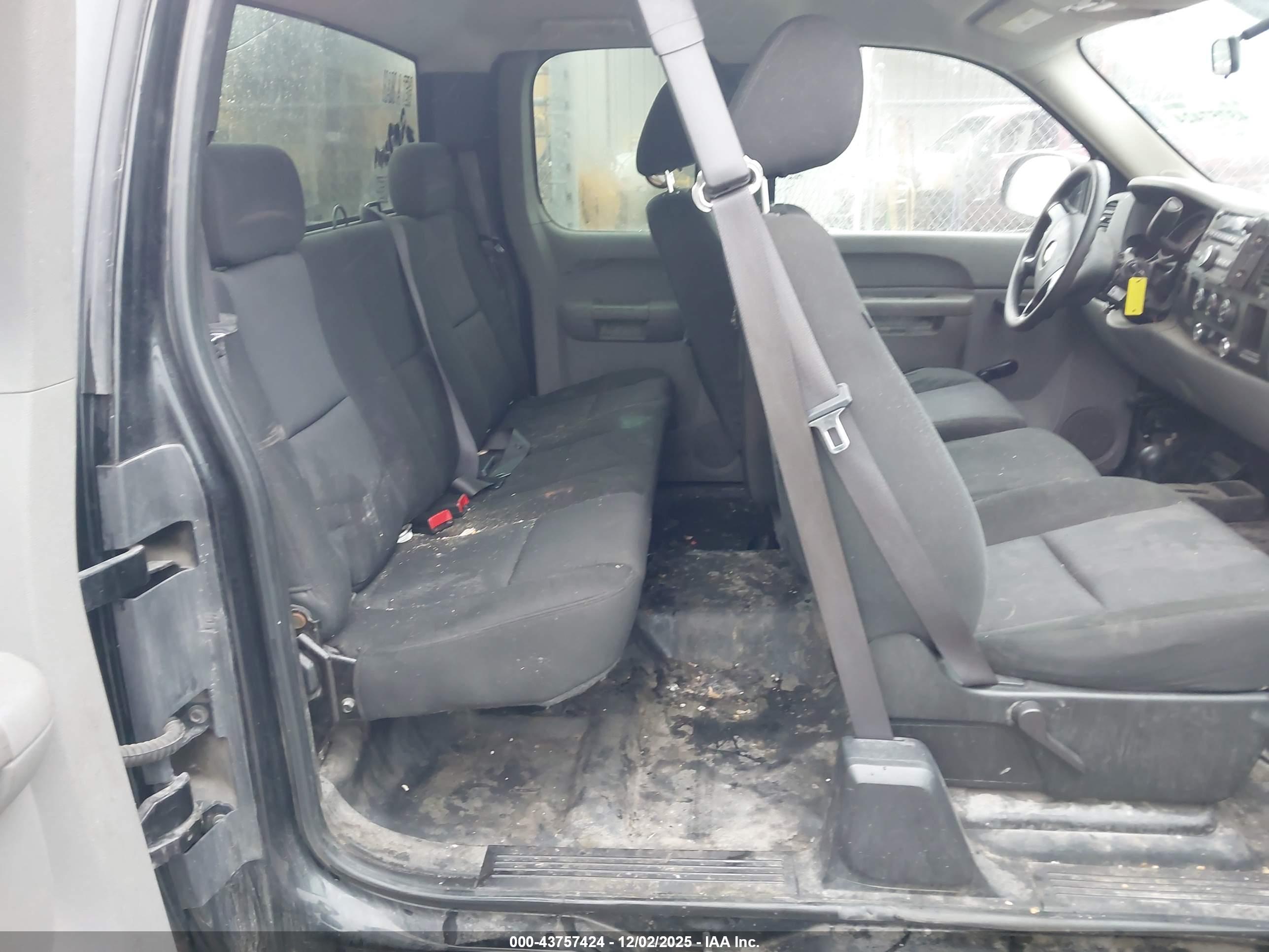 CHEVROLET SILVERADO image 8