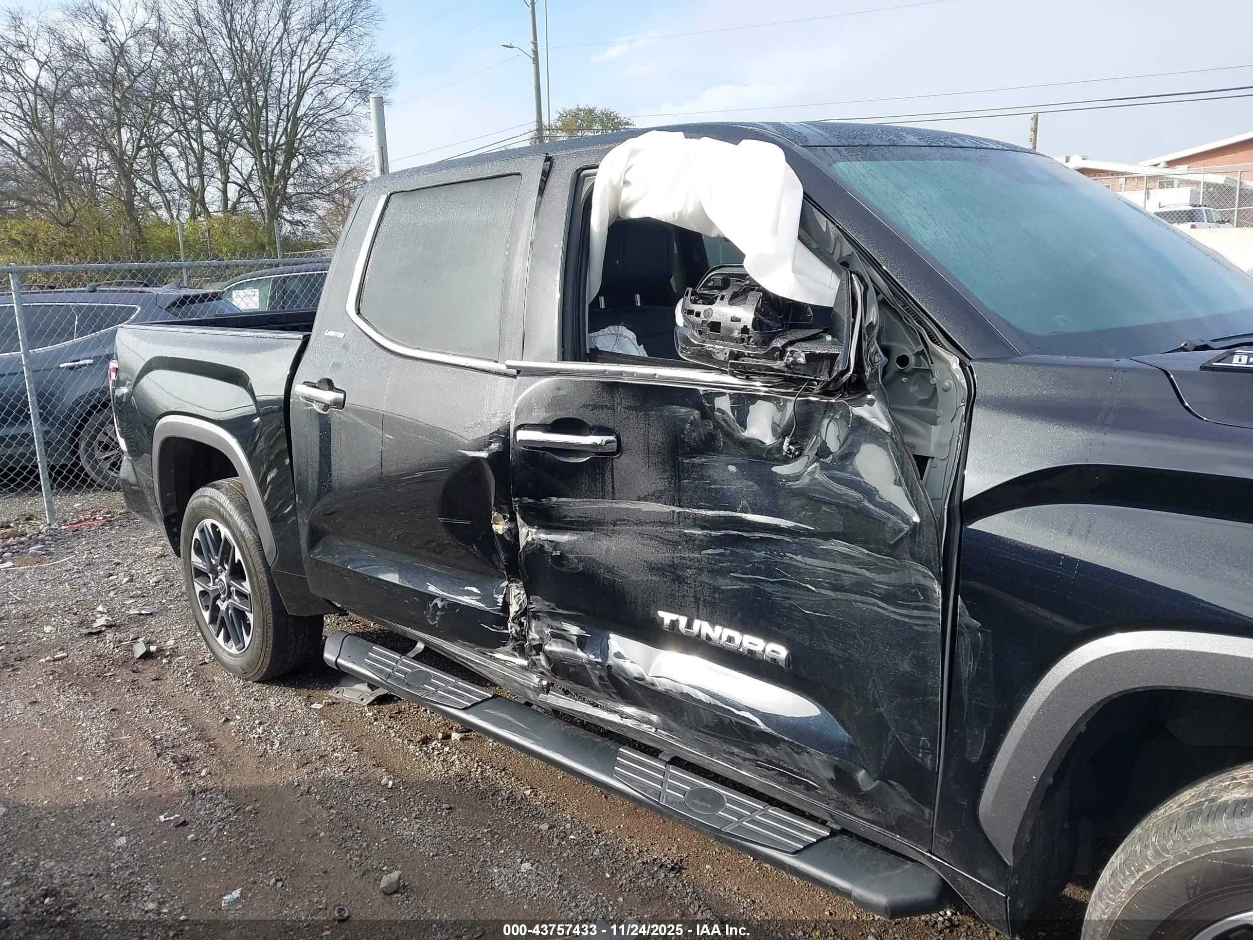 TOYOTA TUNDRA image 6