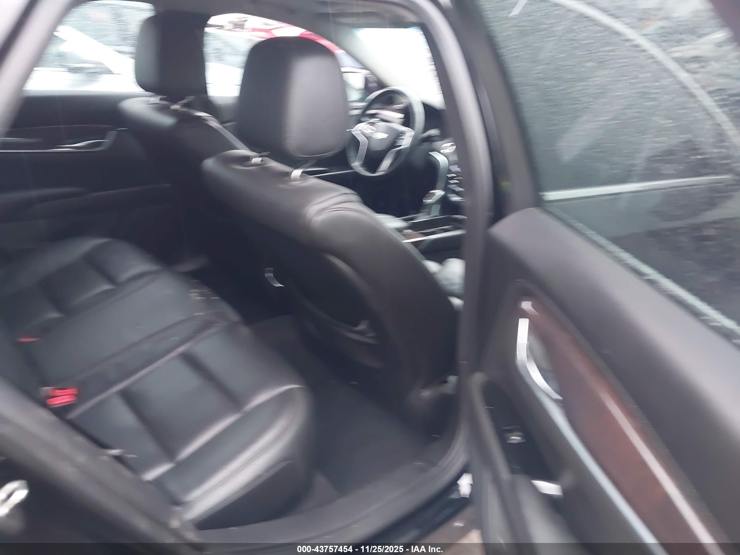 CADILLAC XTS image 8