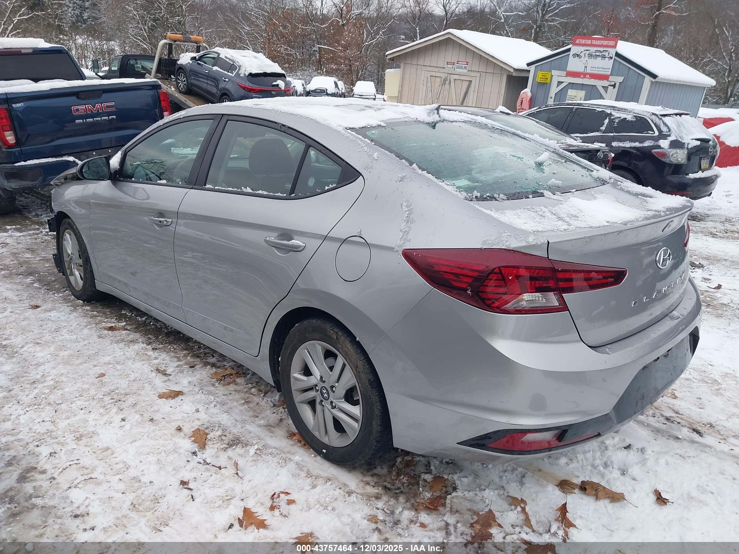 HYUNDAI ELANTRA image 3