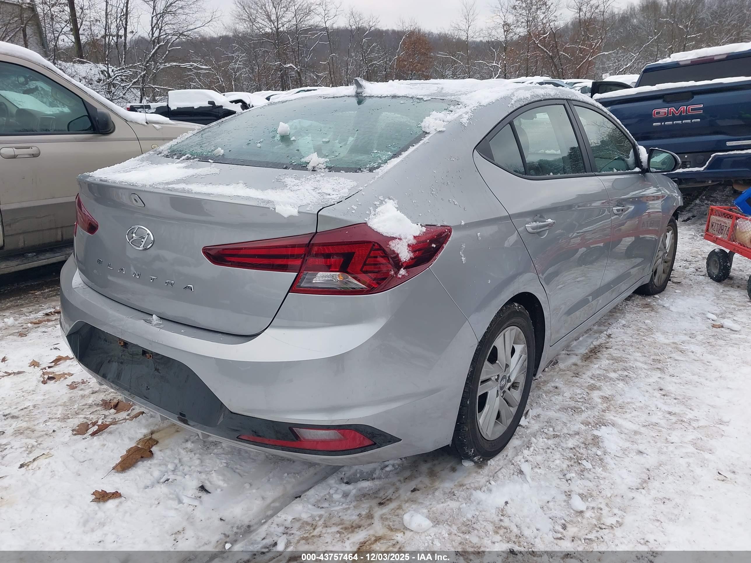 HYUNDAI ELANTRA image 4