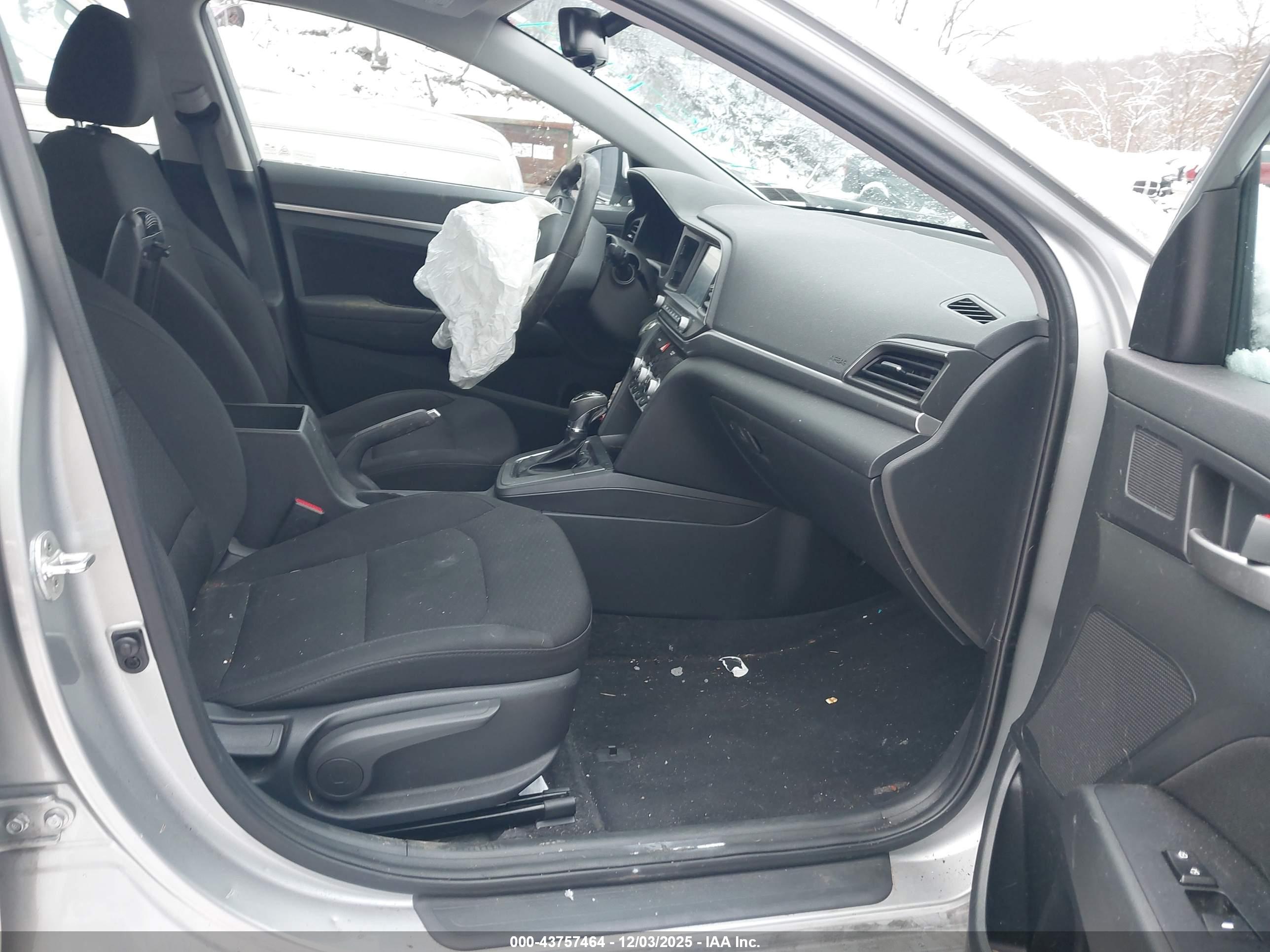 HYUNDAI ELANTRA image 5