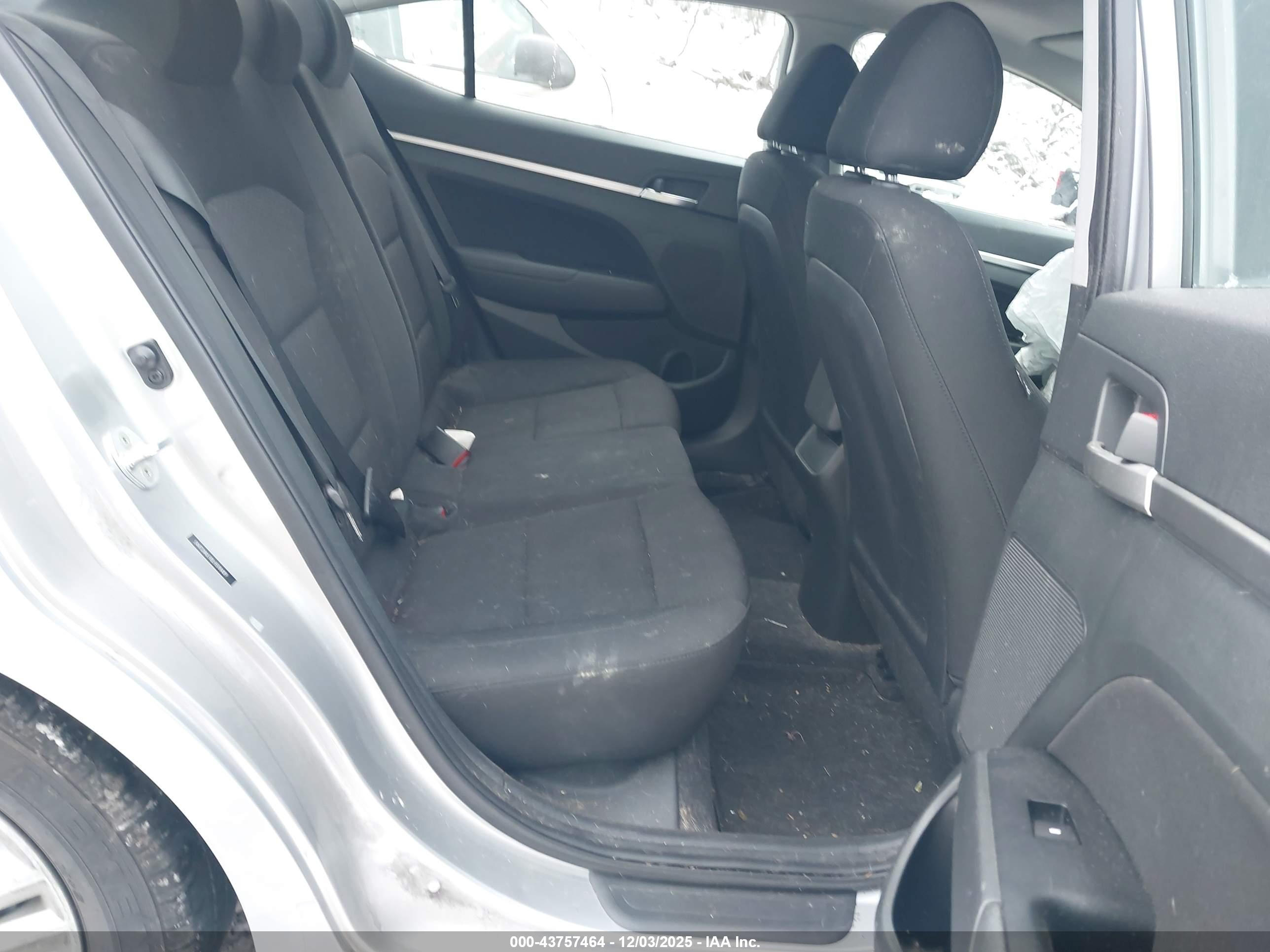HYUNDAI ELANTRA image 8
