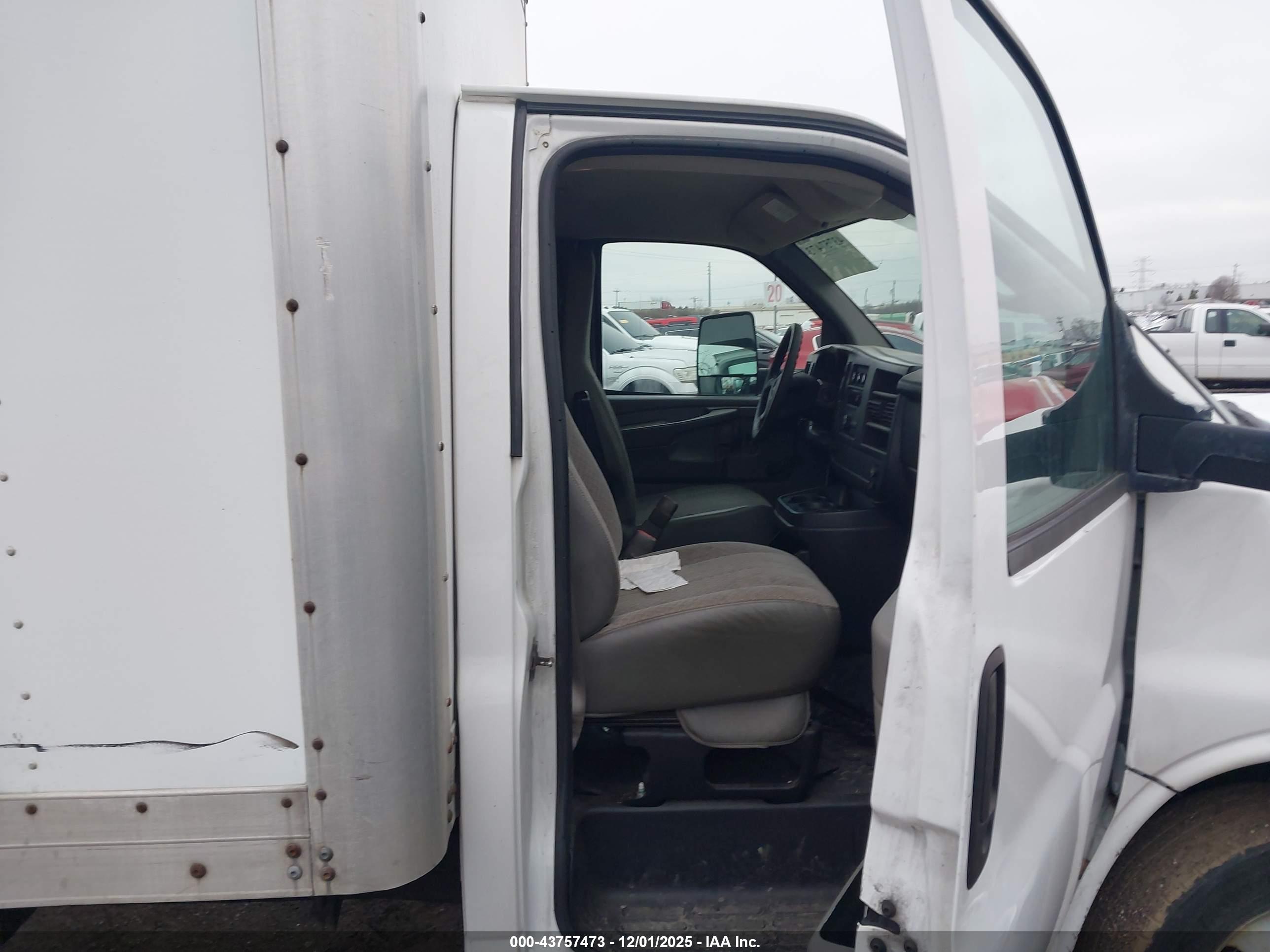 GMC SAVANA image 5