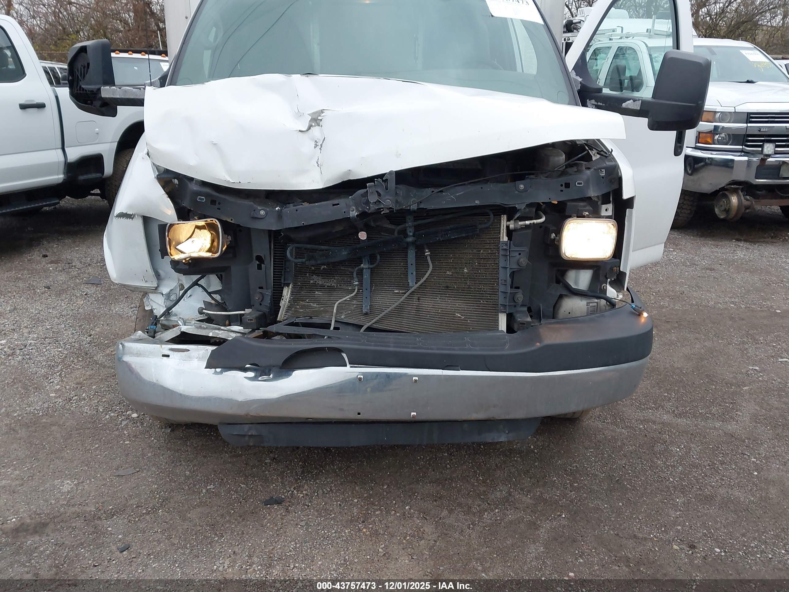 GMC SAVANA image 6