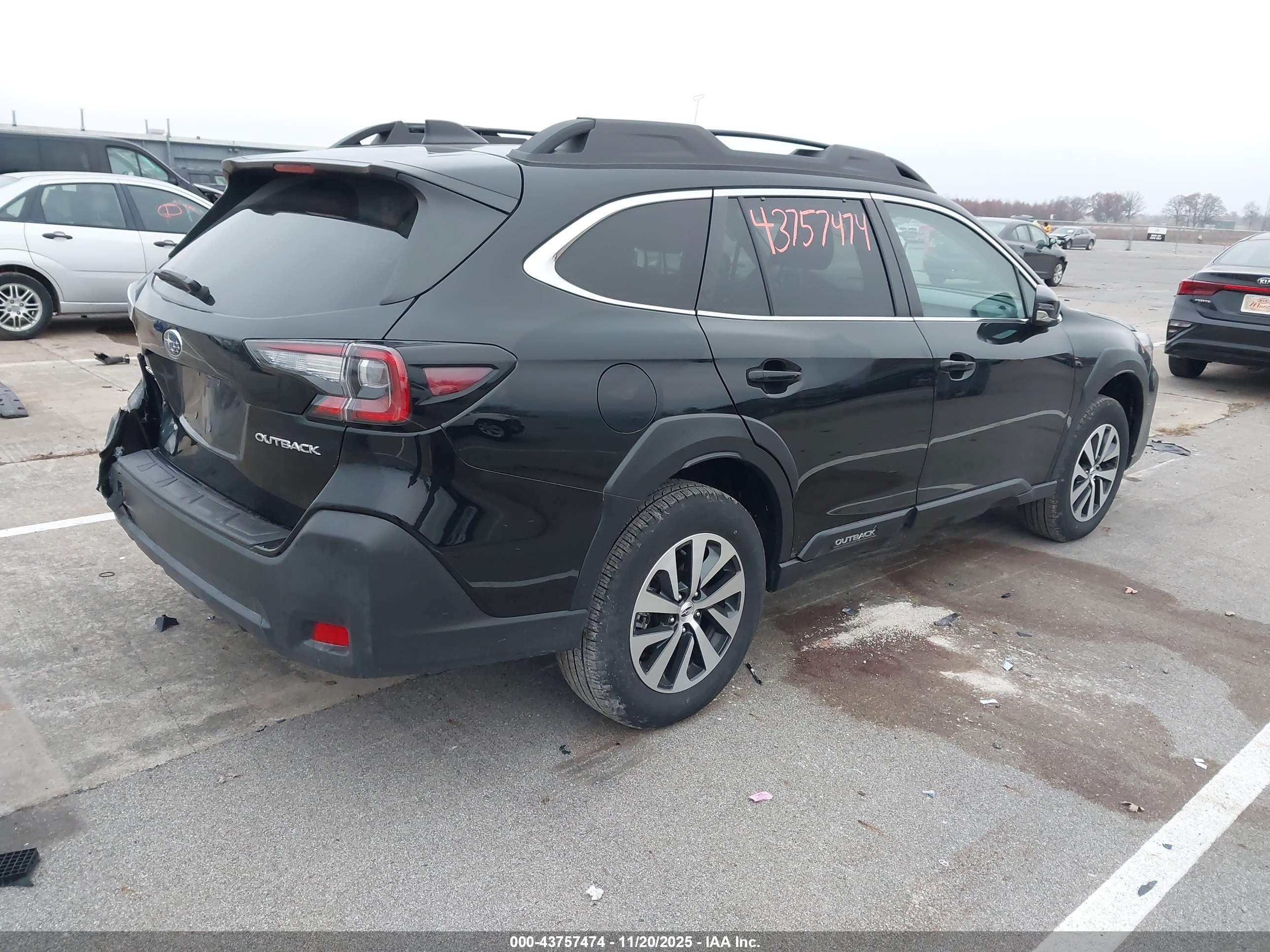 SUBARU OUTBACK image 4