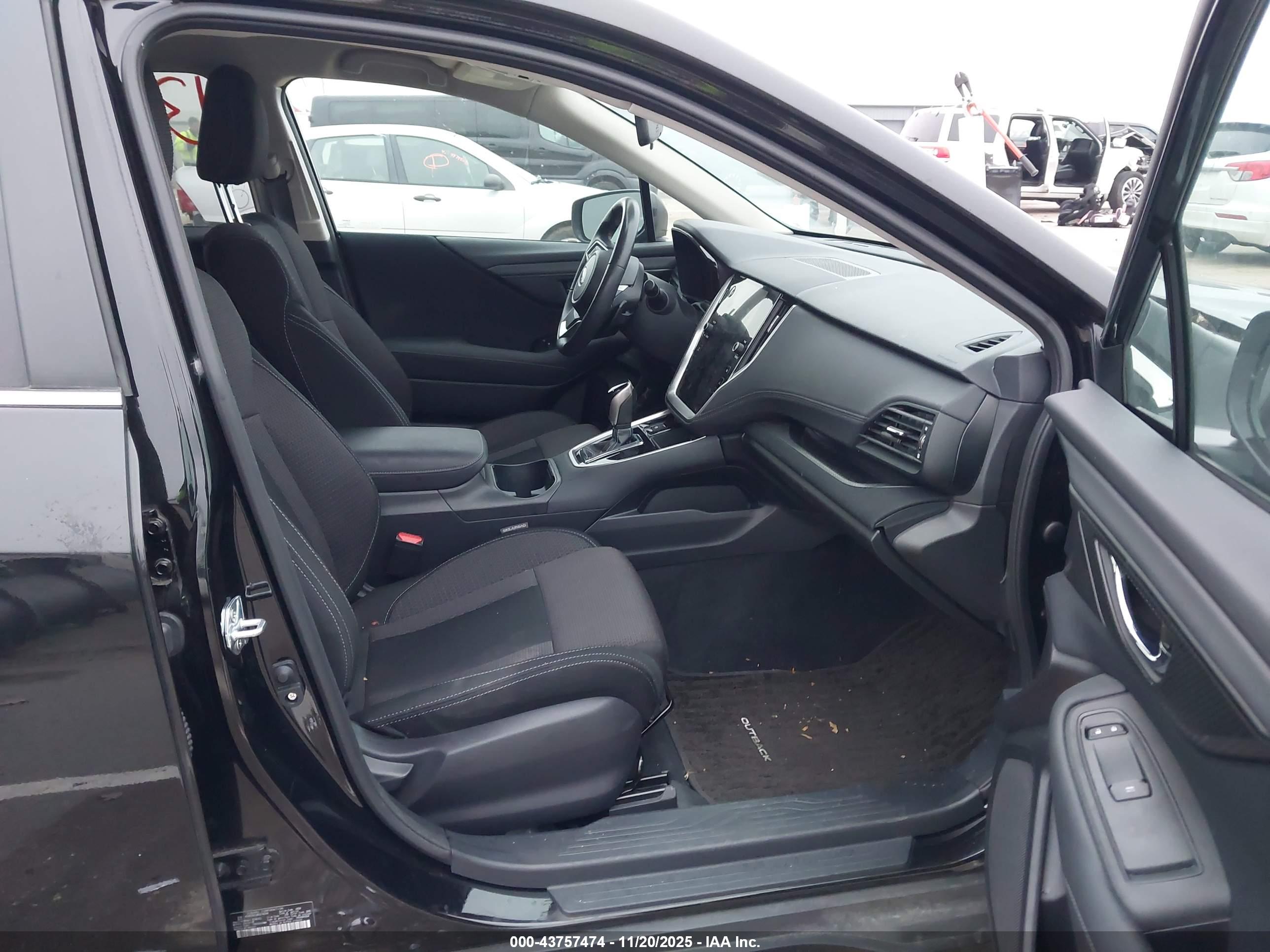 SUBARU OUTBACK image 5