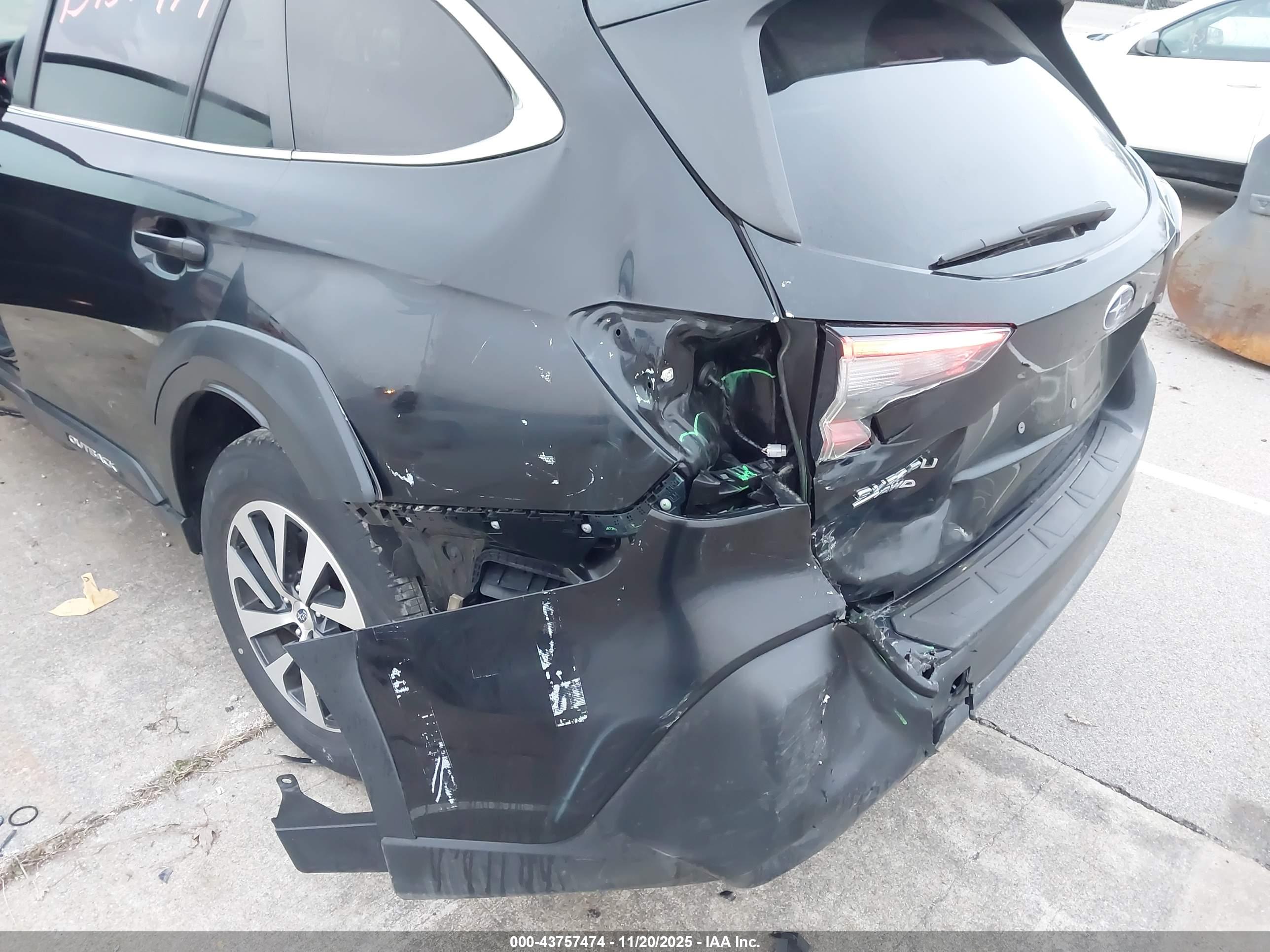 SUBARU OUTBACK image 6