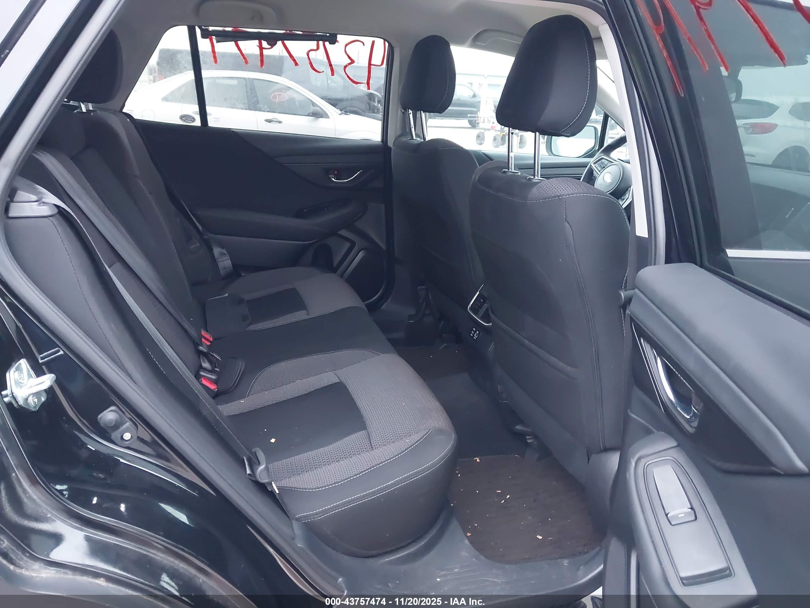 SUBARU OUTBACK image 8