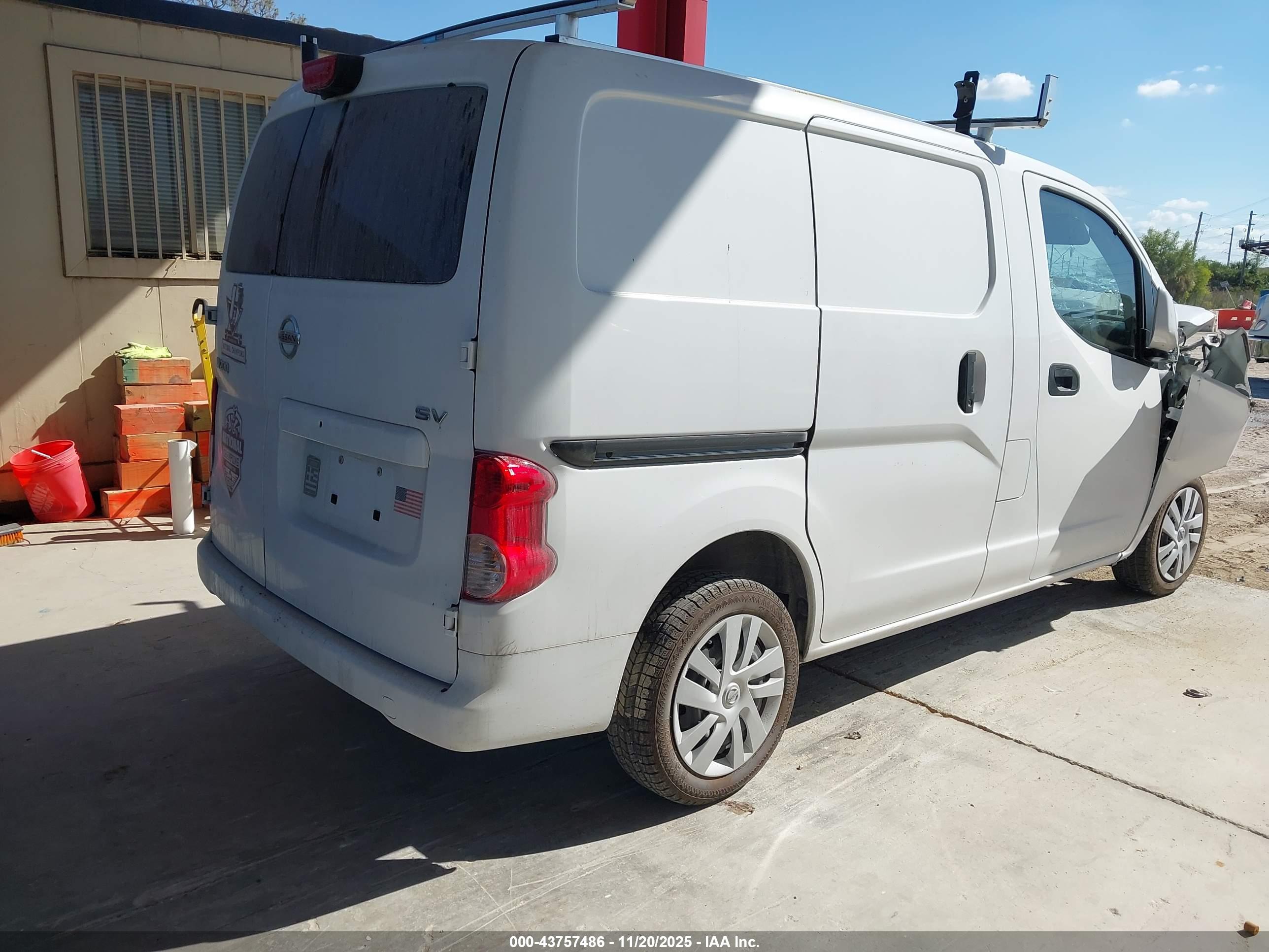 NISSAN NV200 image 4