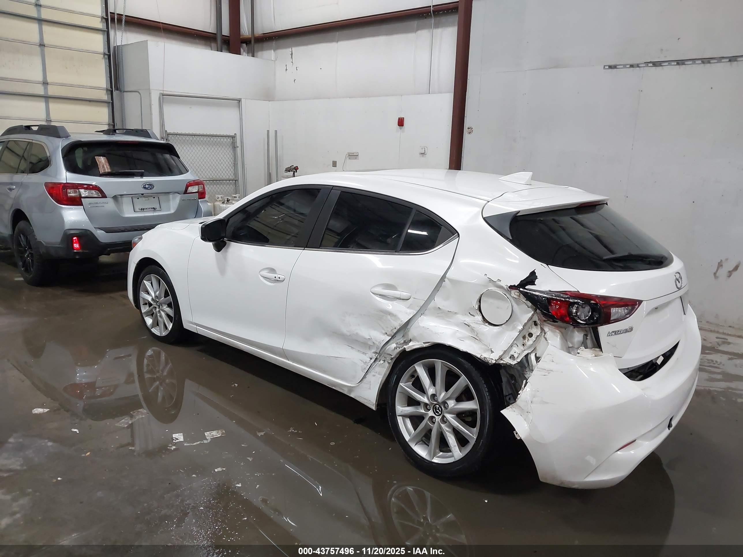 MAZDA MAZDA3 image 3