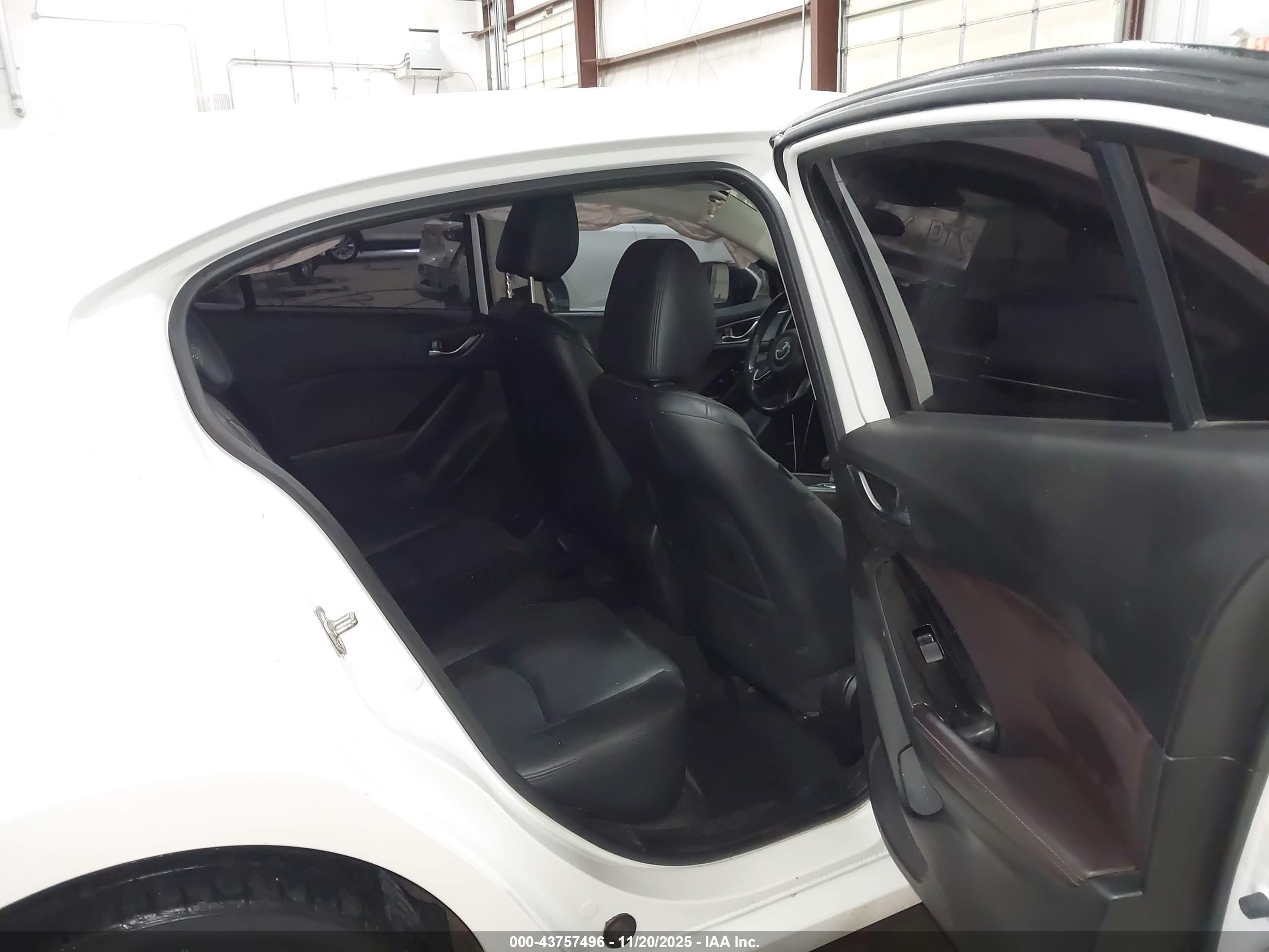 MAZDA MAZDA3 image 8