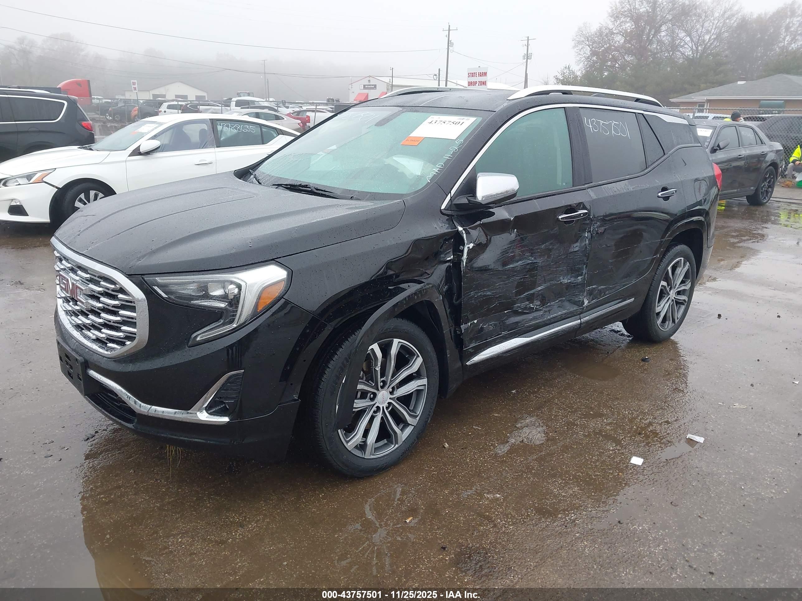 GMC TERRAIN image 2