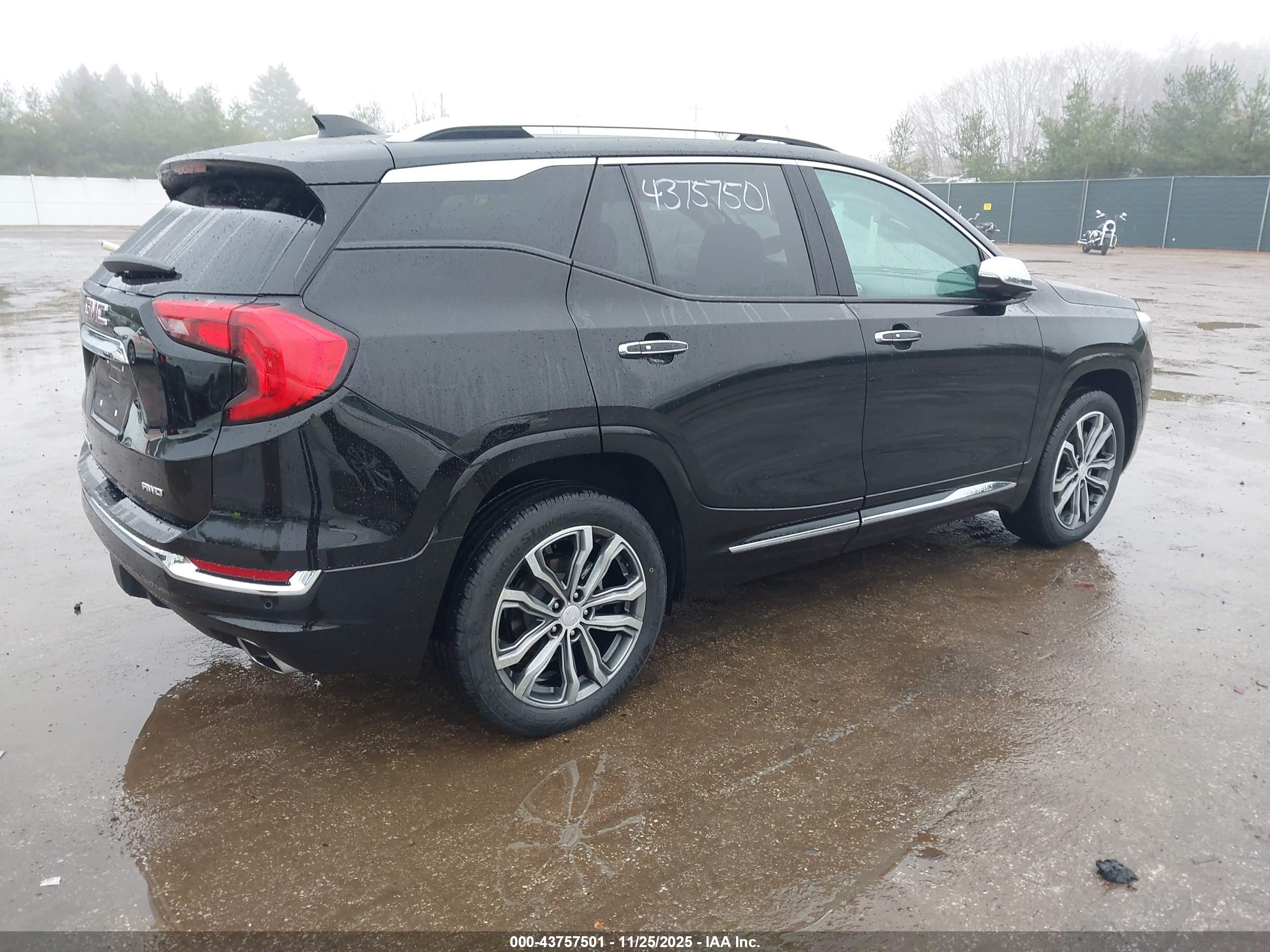 GMC TERRAIN image 4