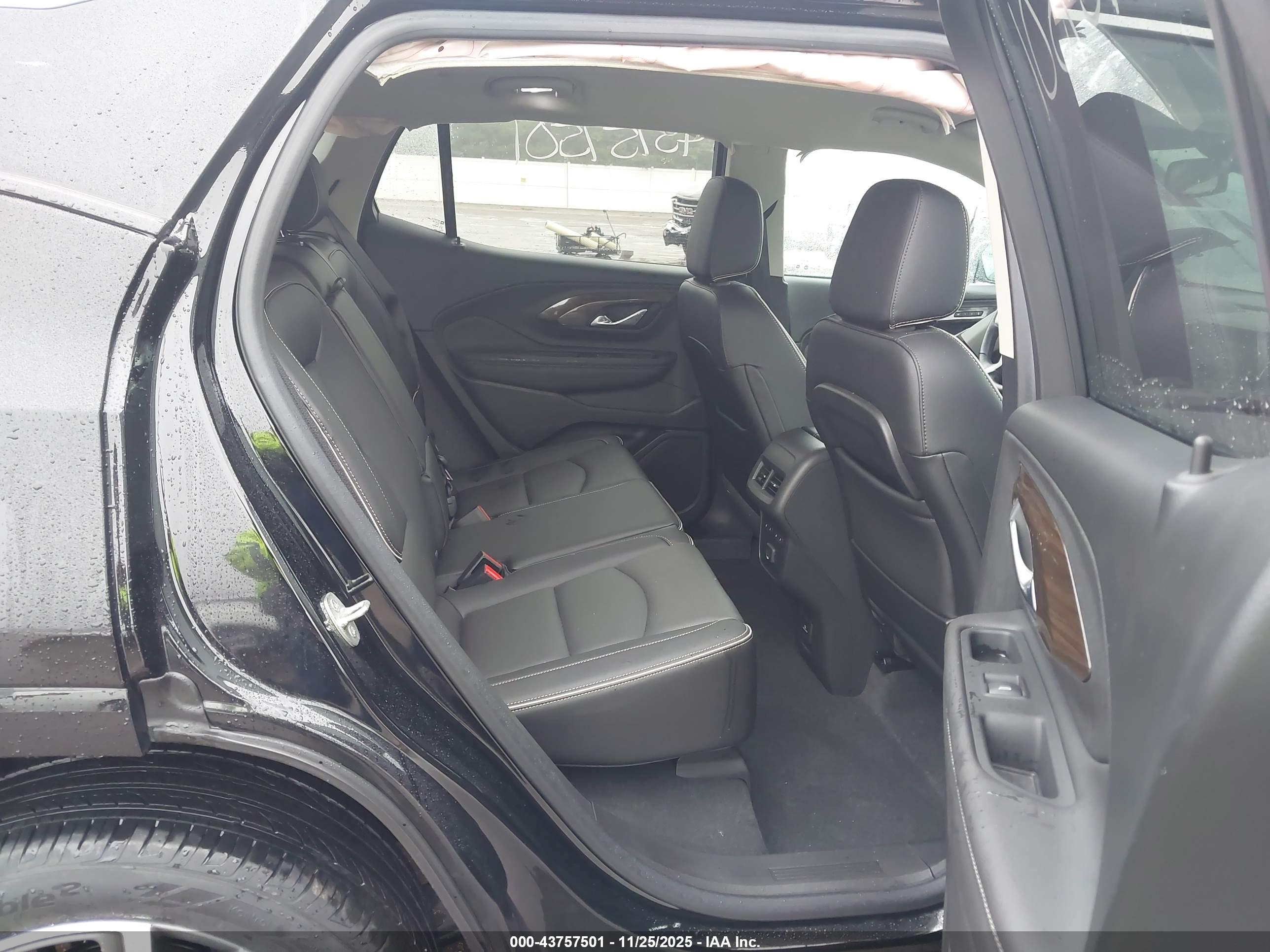 GMC TERRAIN image 8