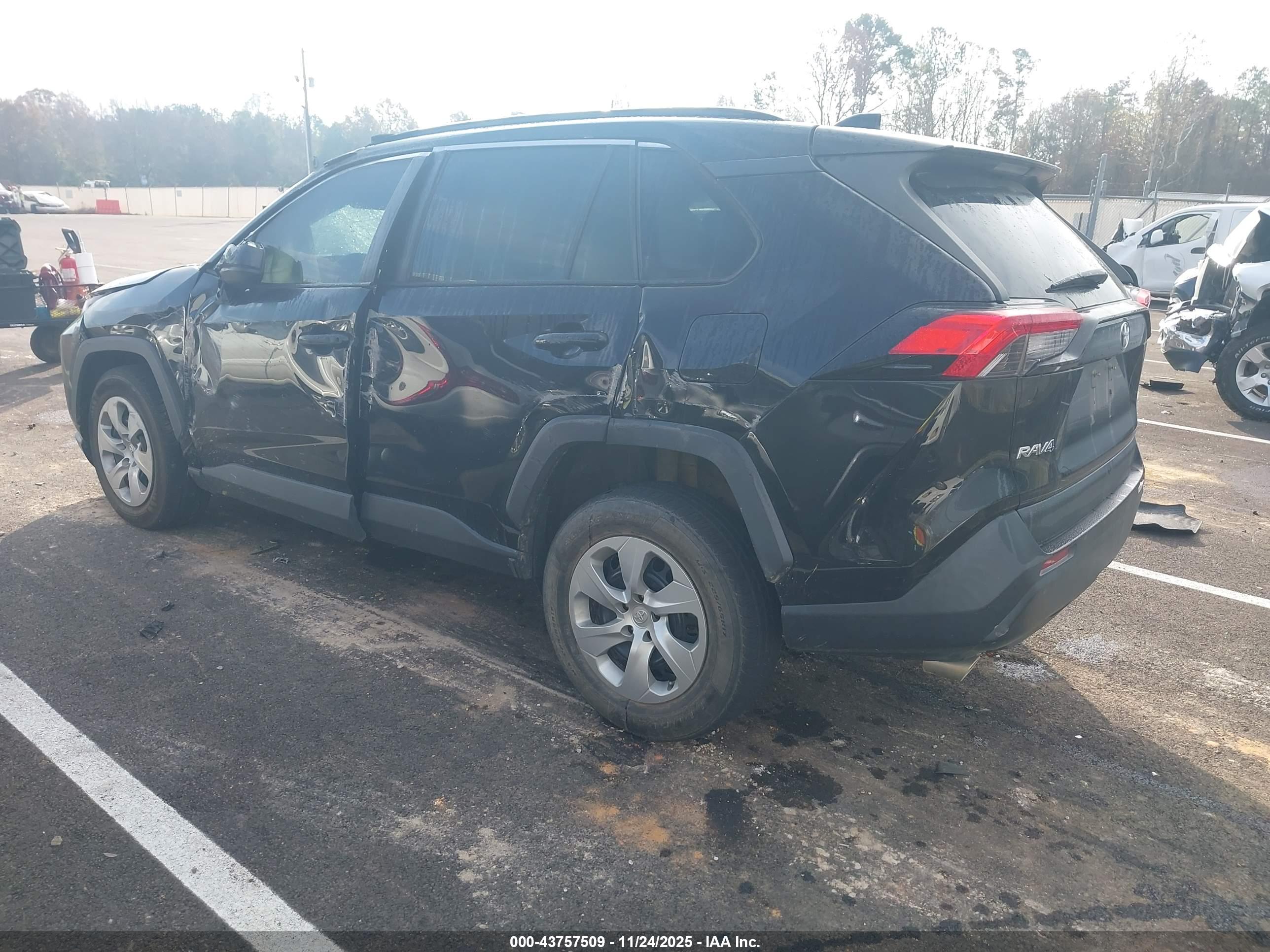 TOYOTA RAV4 image 3