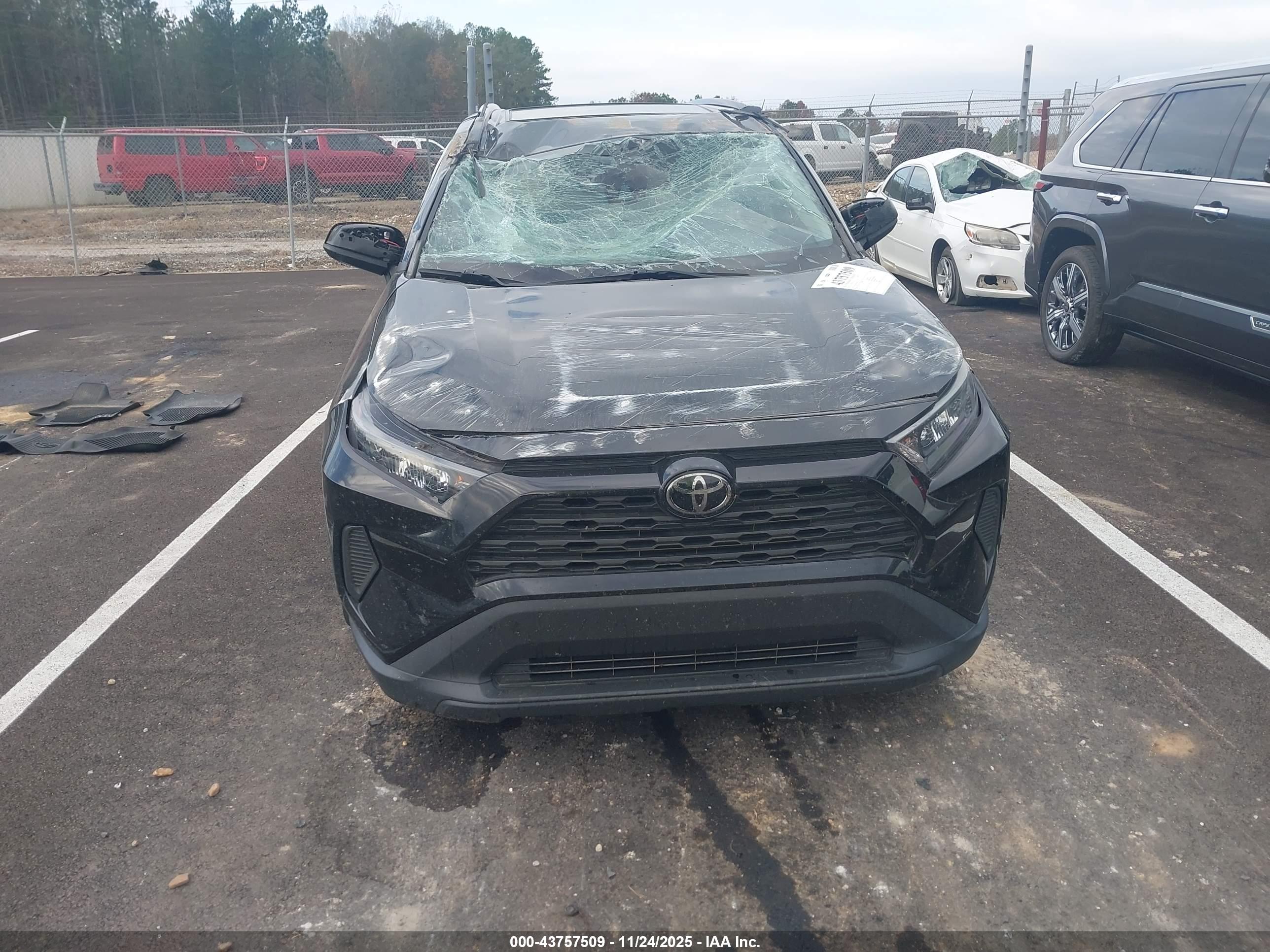 TOYOTA RAV4 image 6