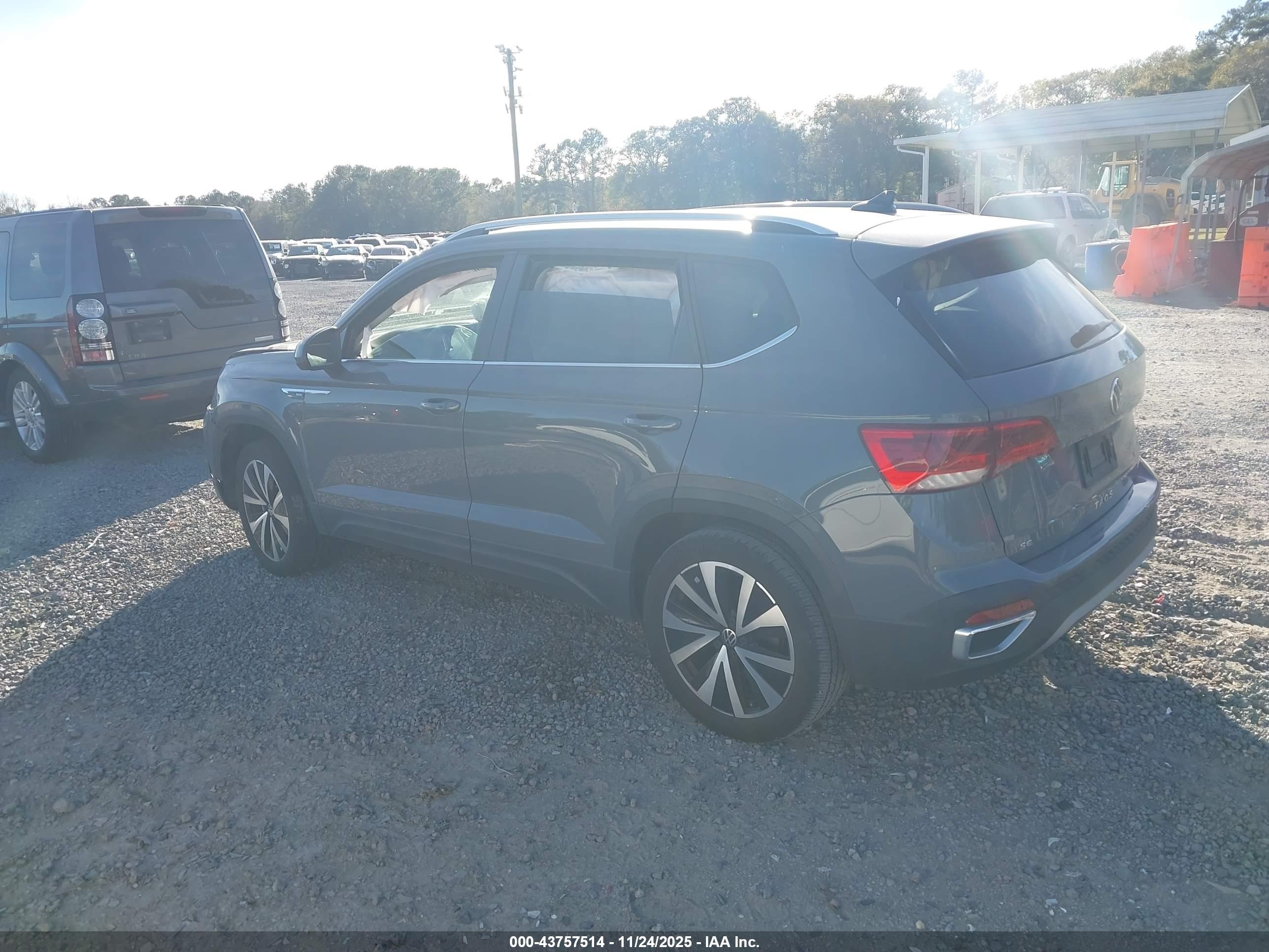 VOLKSWAGEN TAOS image 3