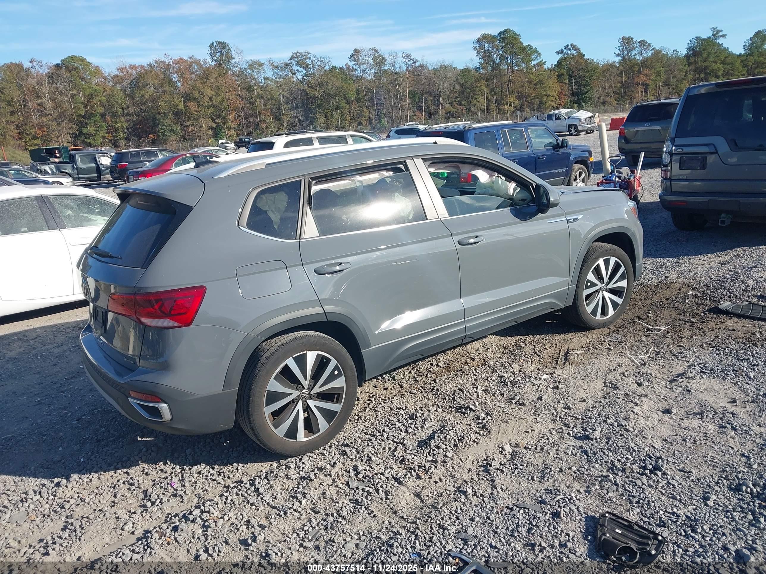 VOLKSWAGEN TAOS image 4