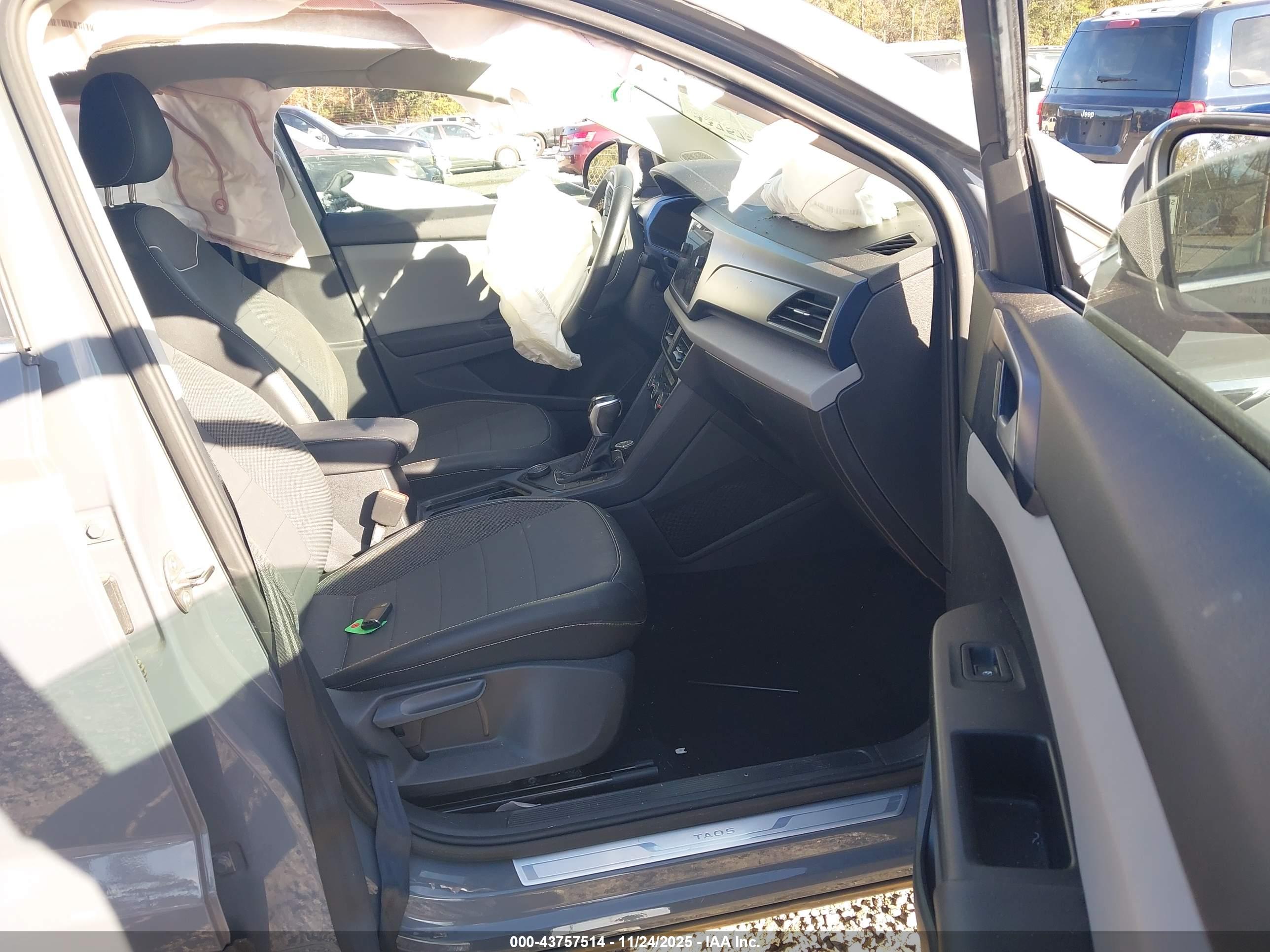 VOLKSWAGEN TAOS image 5