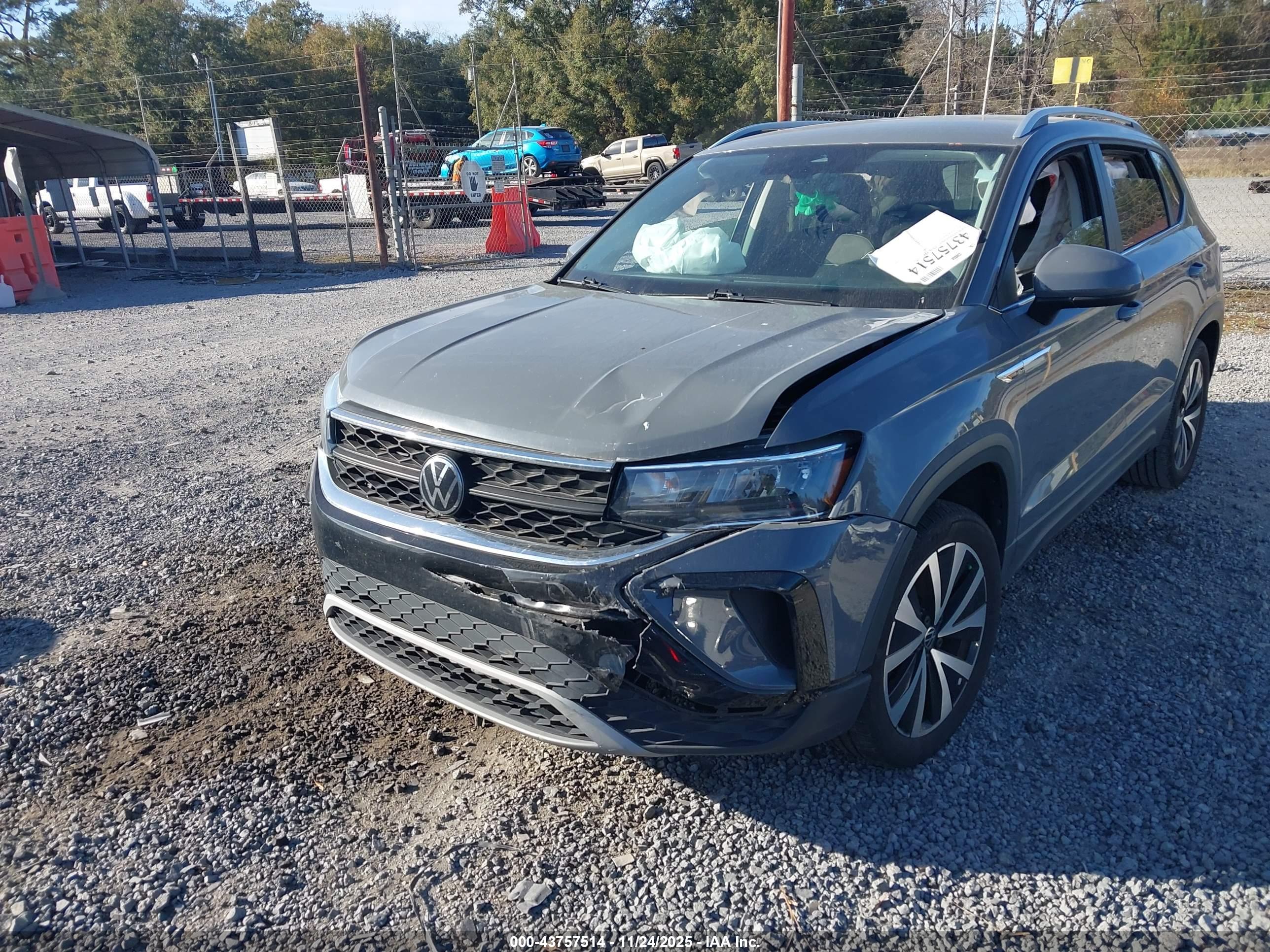 VOLKSWAGEN TAOS image 6