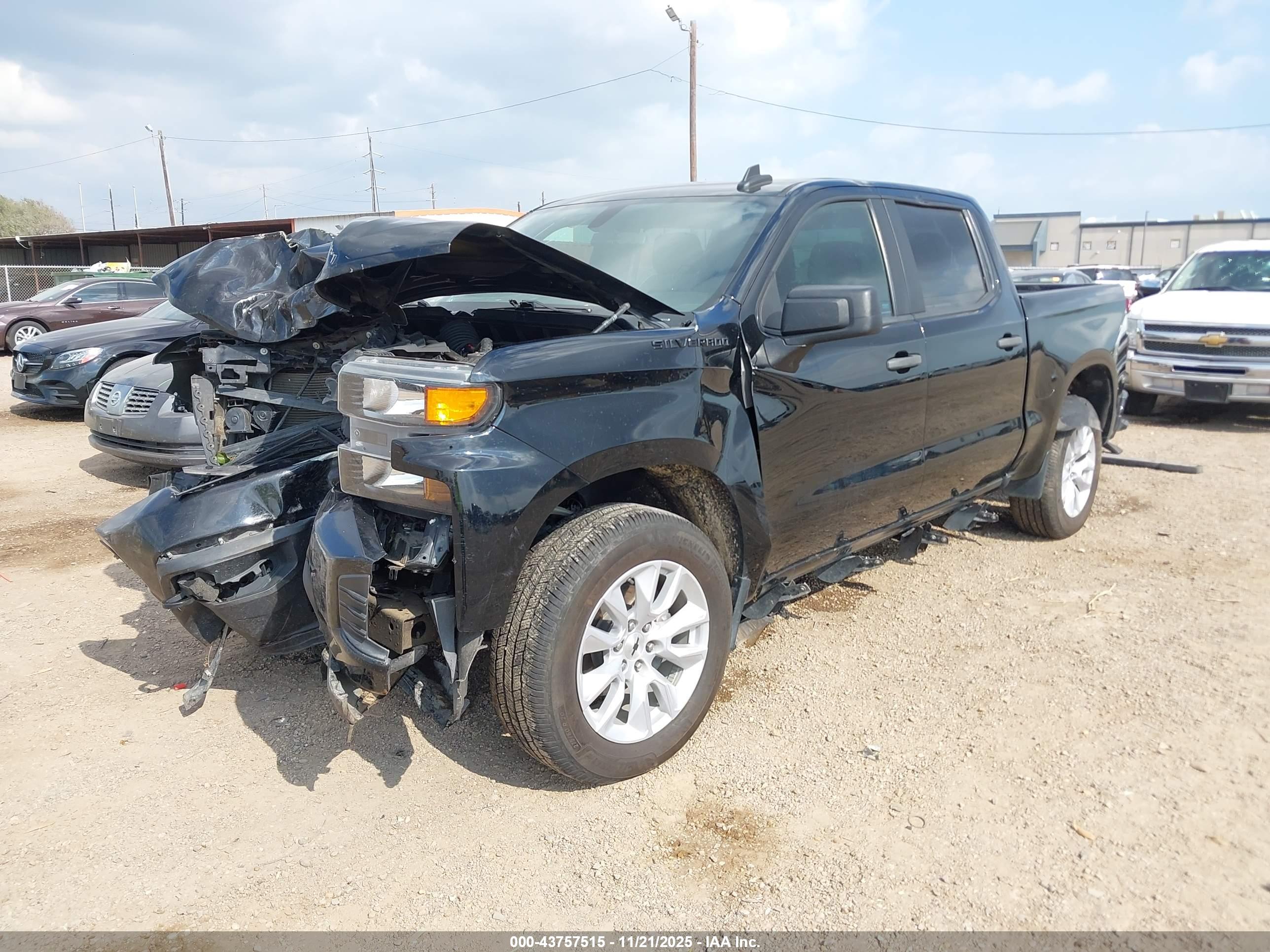 CHEVROLET SILVERADO image 2
