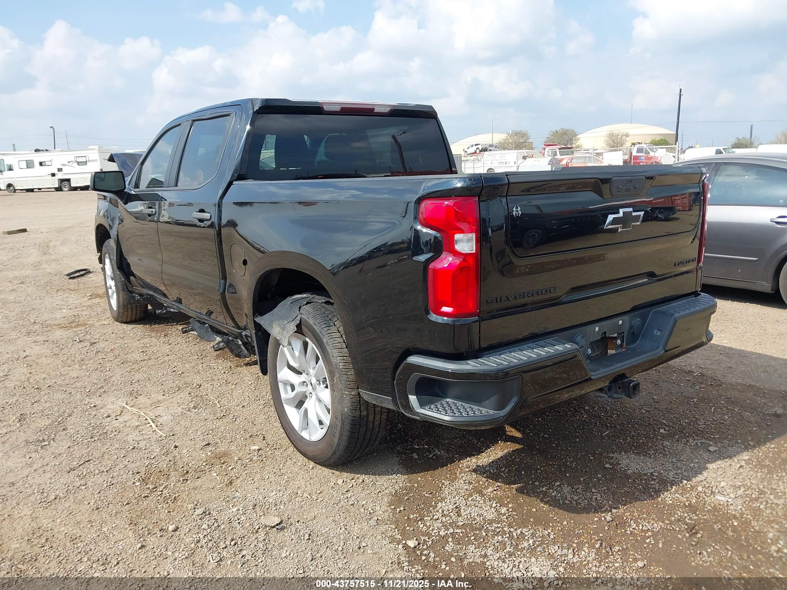 CHEVROLET SILVERADO image 3
