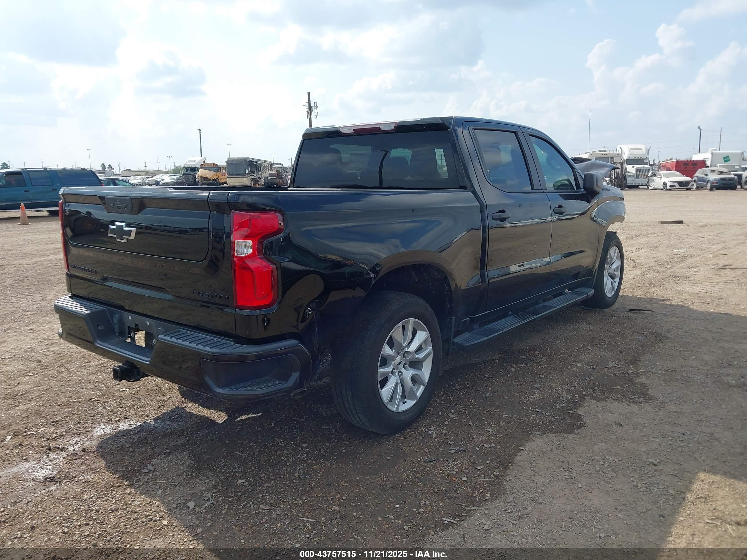 CHEVROLET SILVERADO image 4