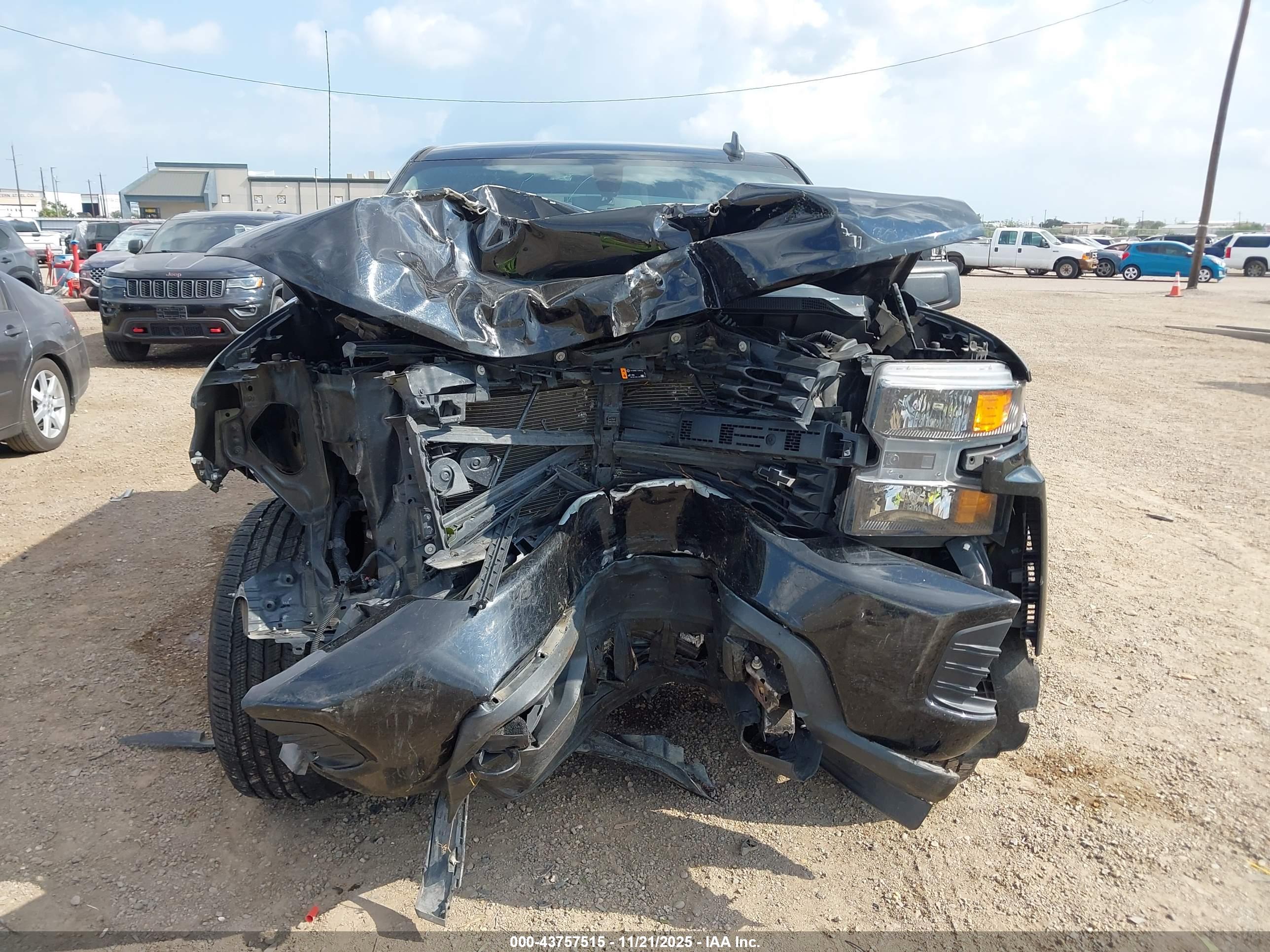 CHEVROLET SILVERADO image 6