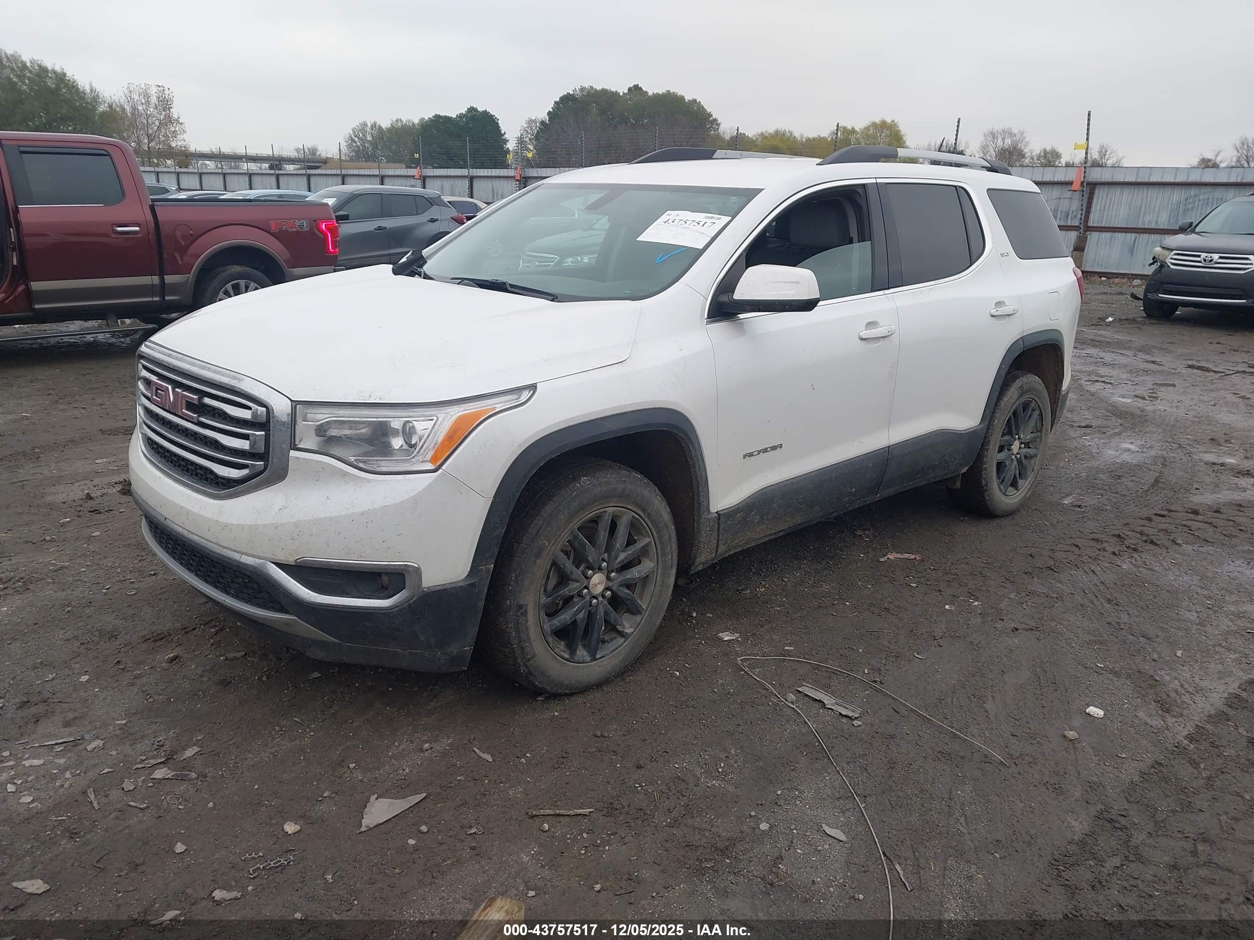 GMC ACADIA image 2