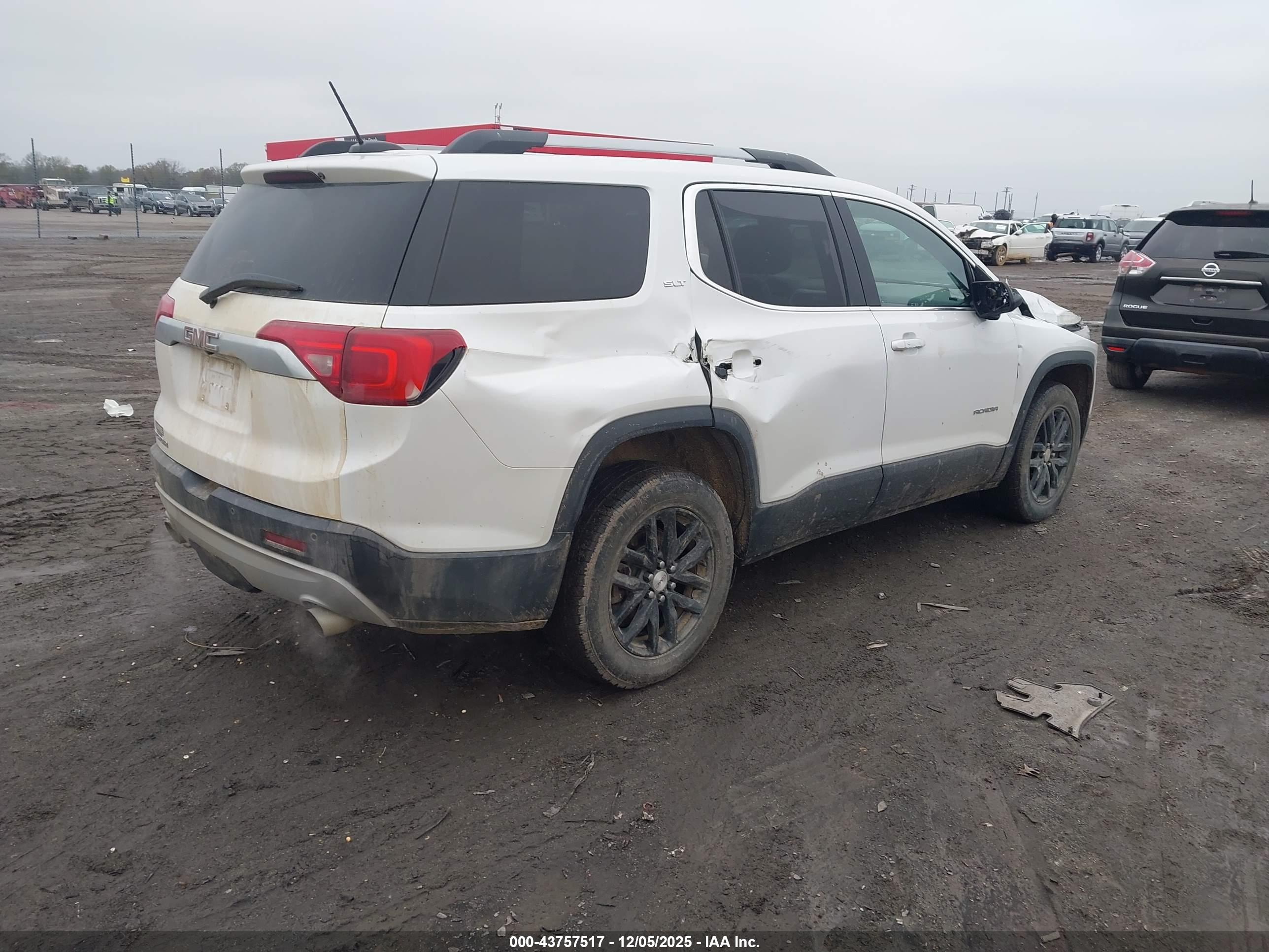 GMC ACADIA image 4