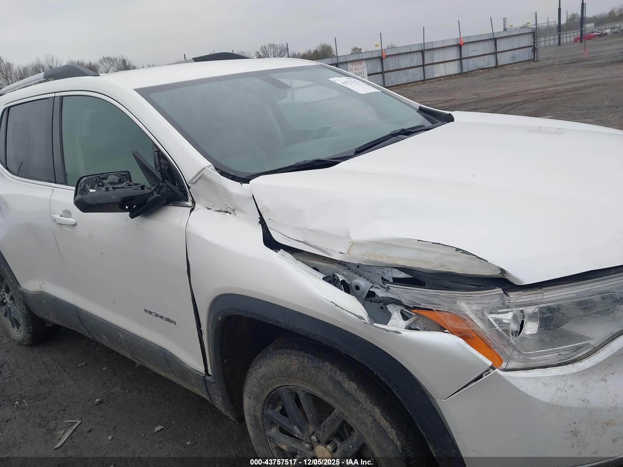 GMC ACADIA image 6