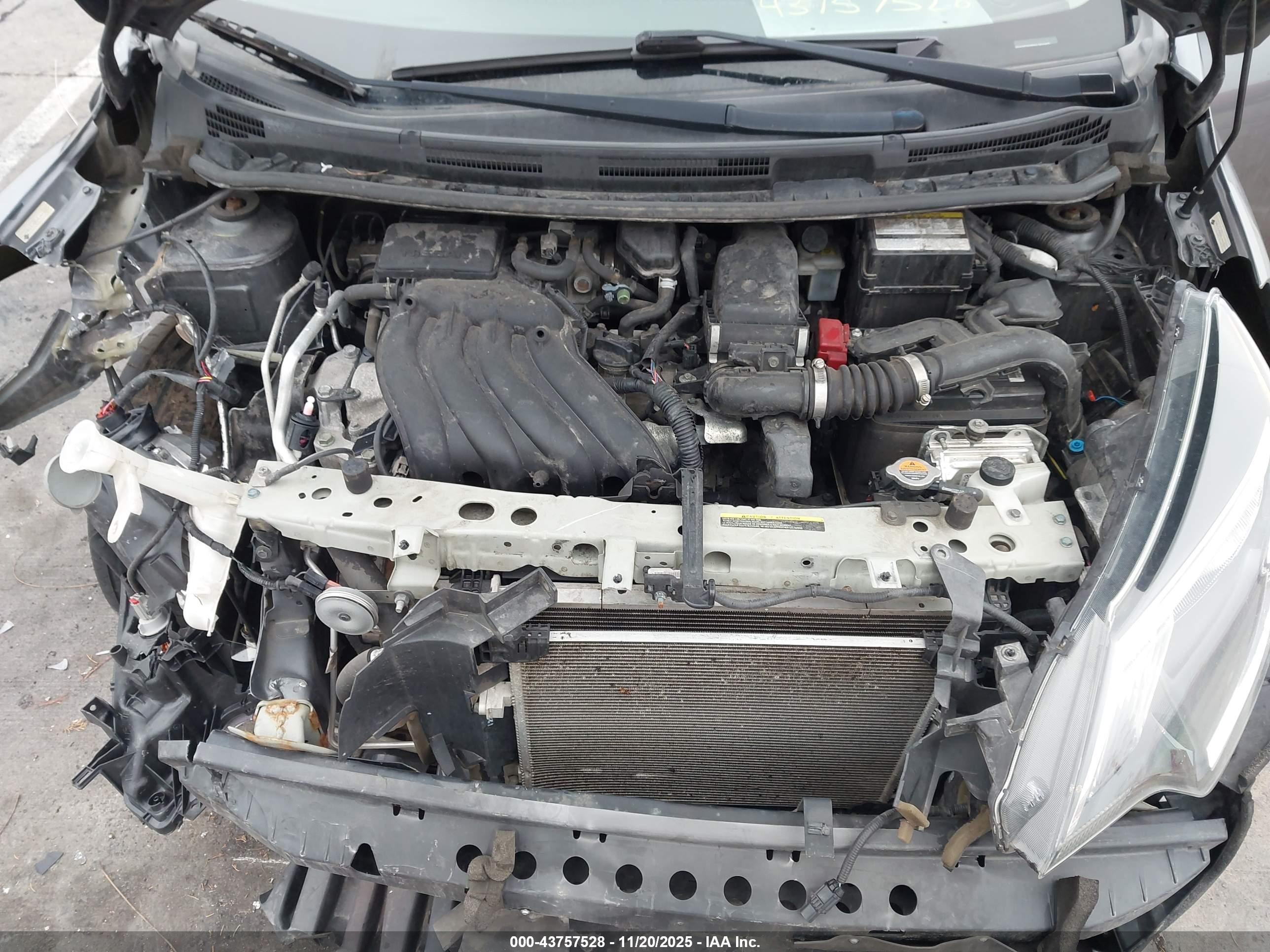 NISSAN VERSA image 10