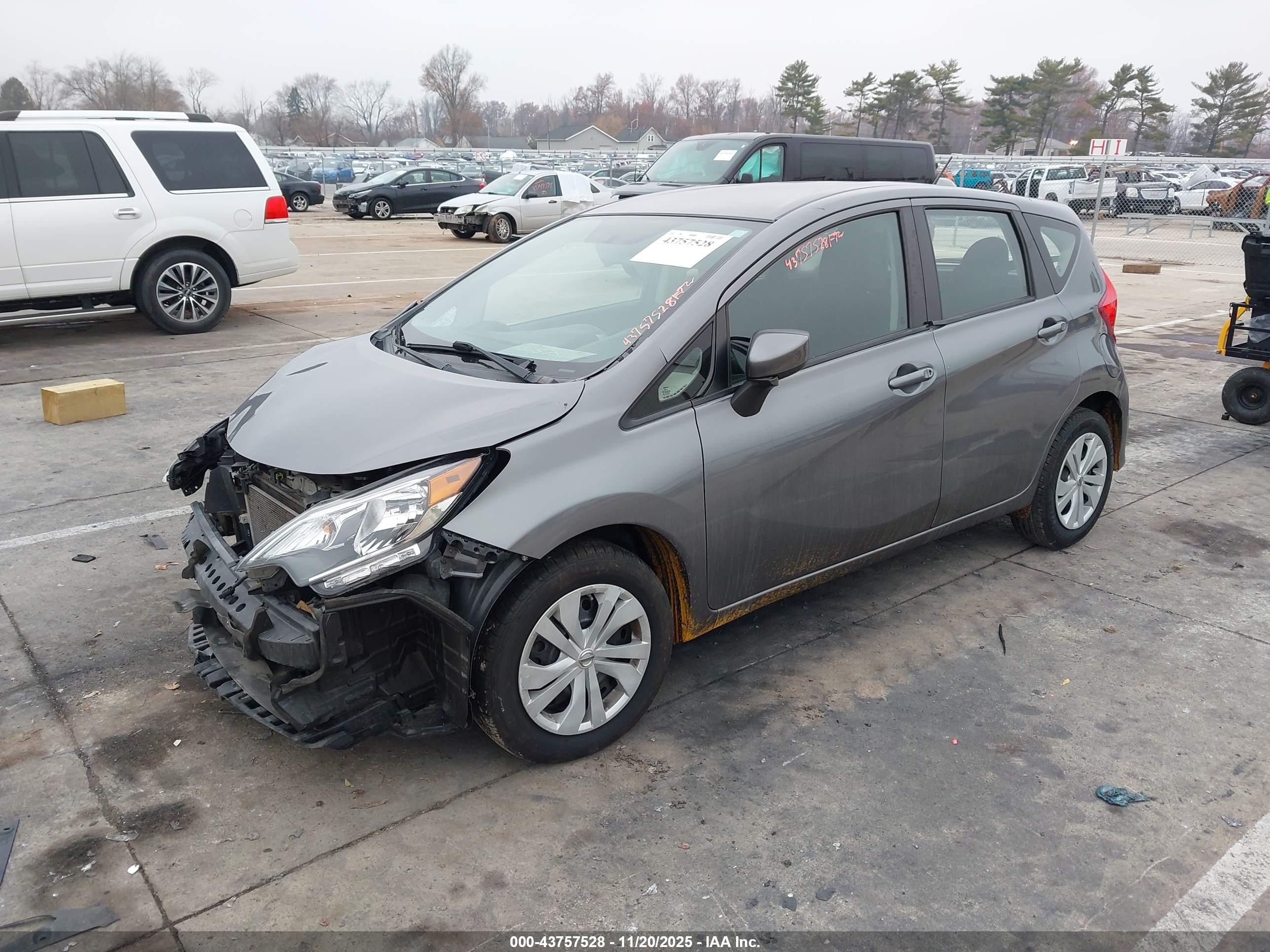 NISSAN VERSA image 2