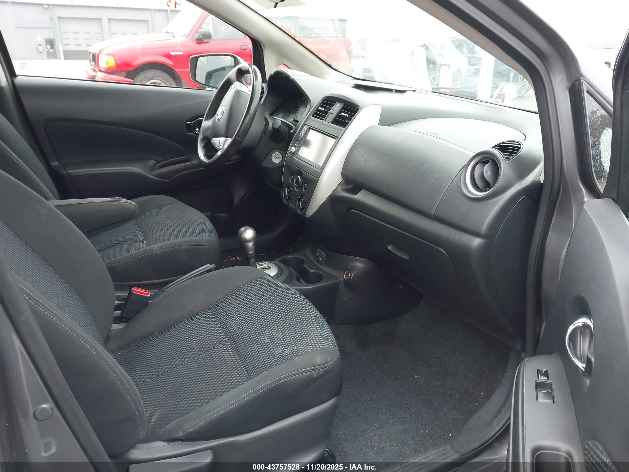 NISSAN VERSA image 5