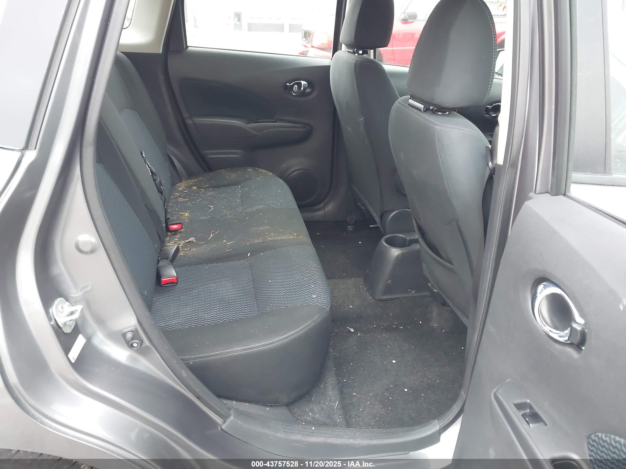 NISSAN VERSA image 8