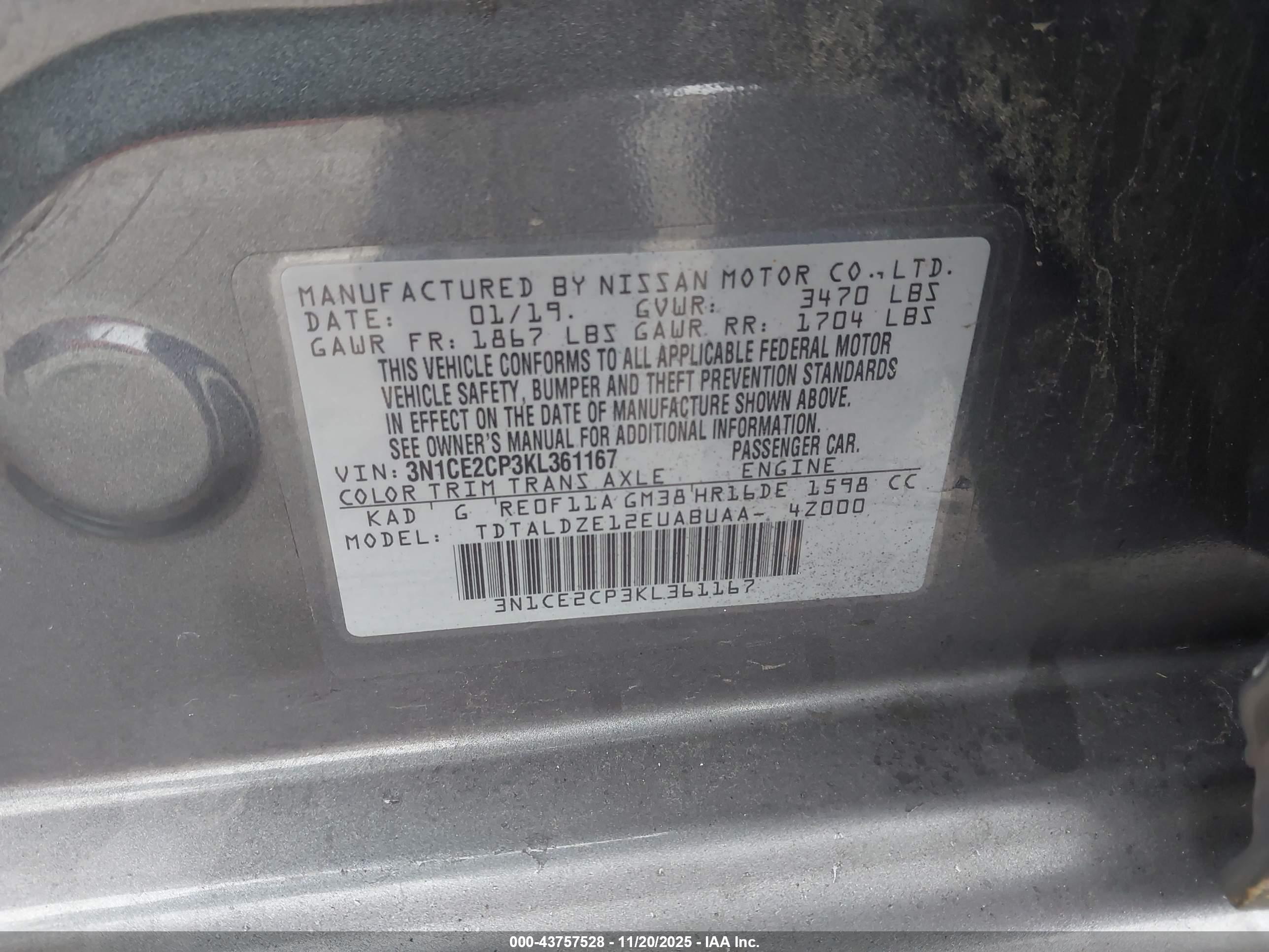 NISSAN VERSA image 9