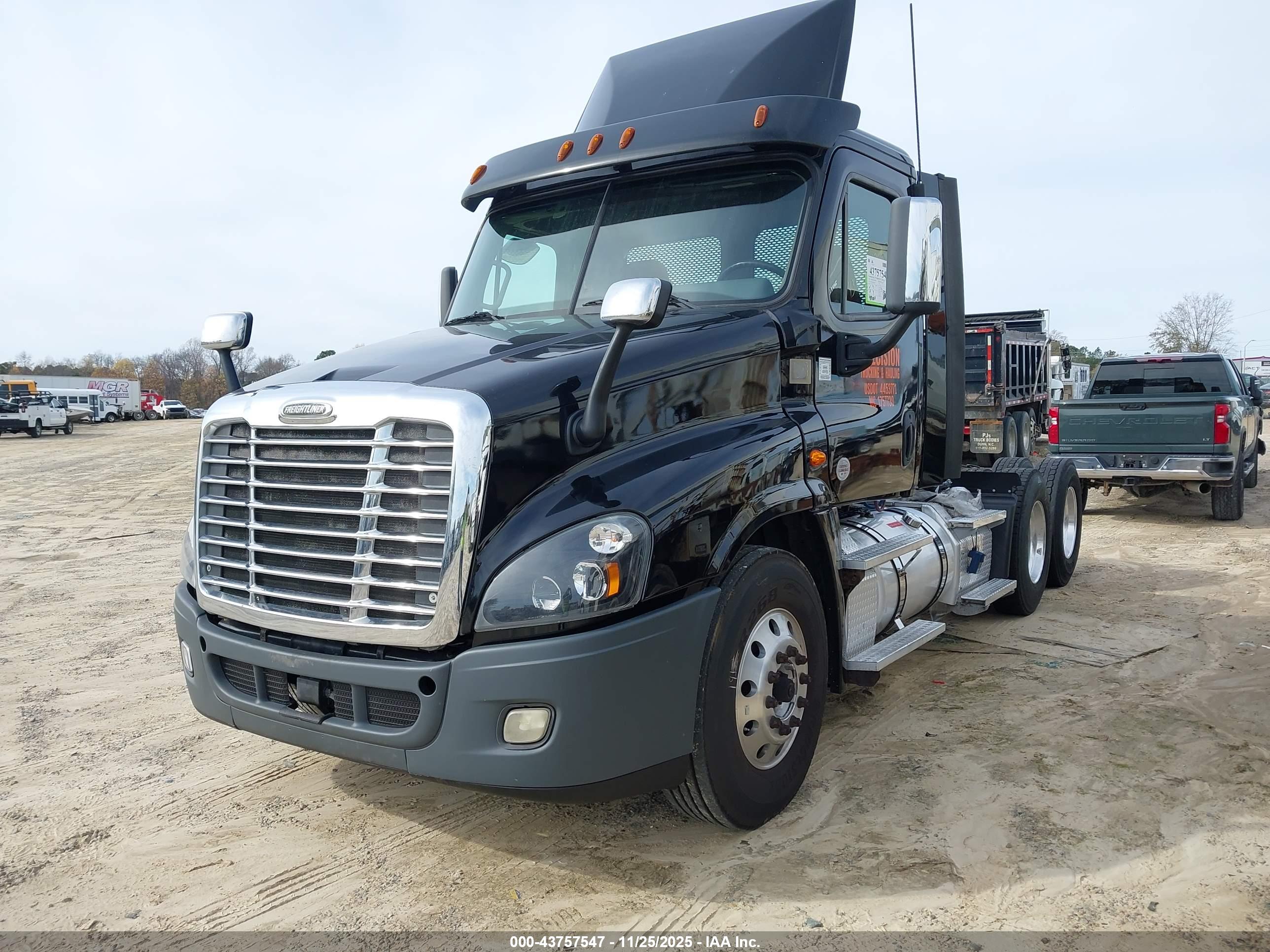 FREIGHTLINER CASCADIA image 2