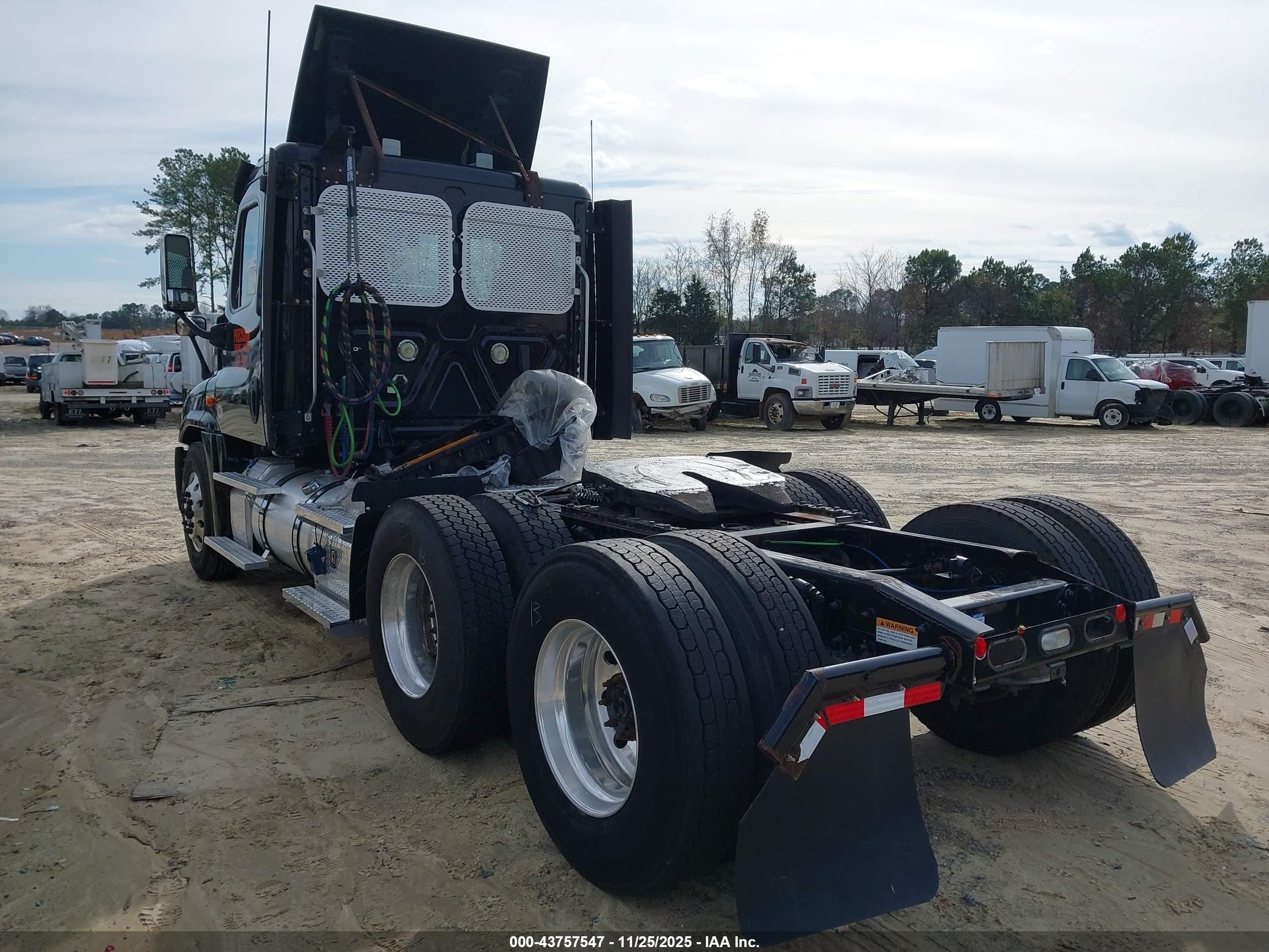 FREIGHTLINER CASCADIA image 3
