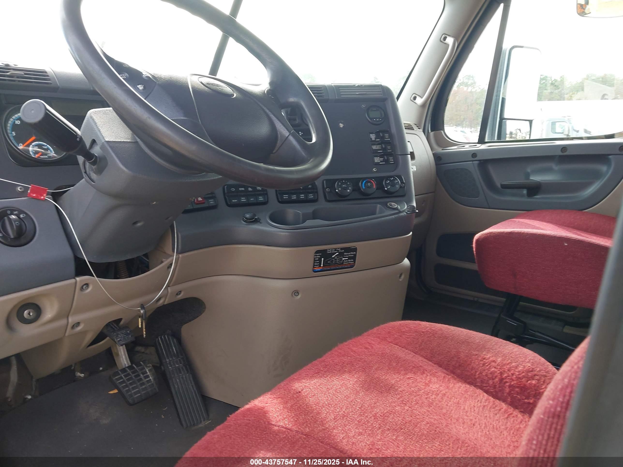 FREIGHTLINER CASCADIA image 7