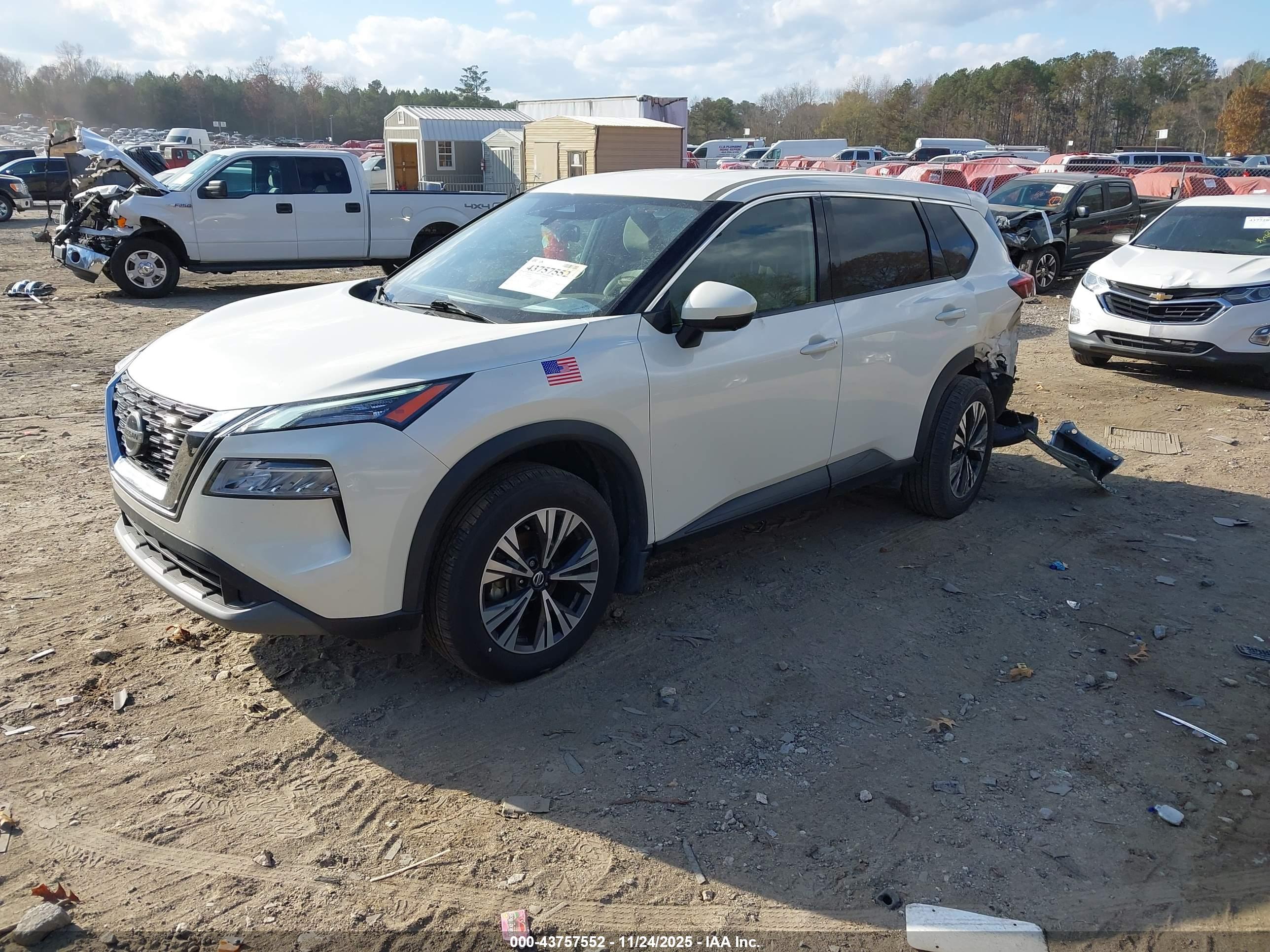 NISSAN ROGUE image 2