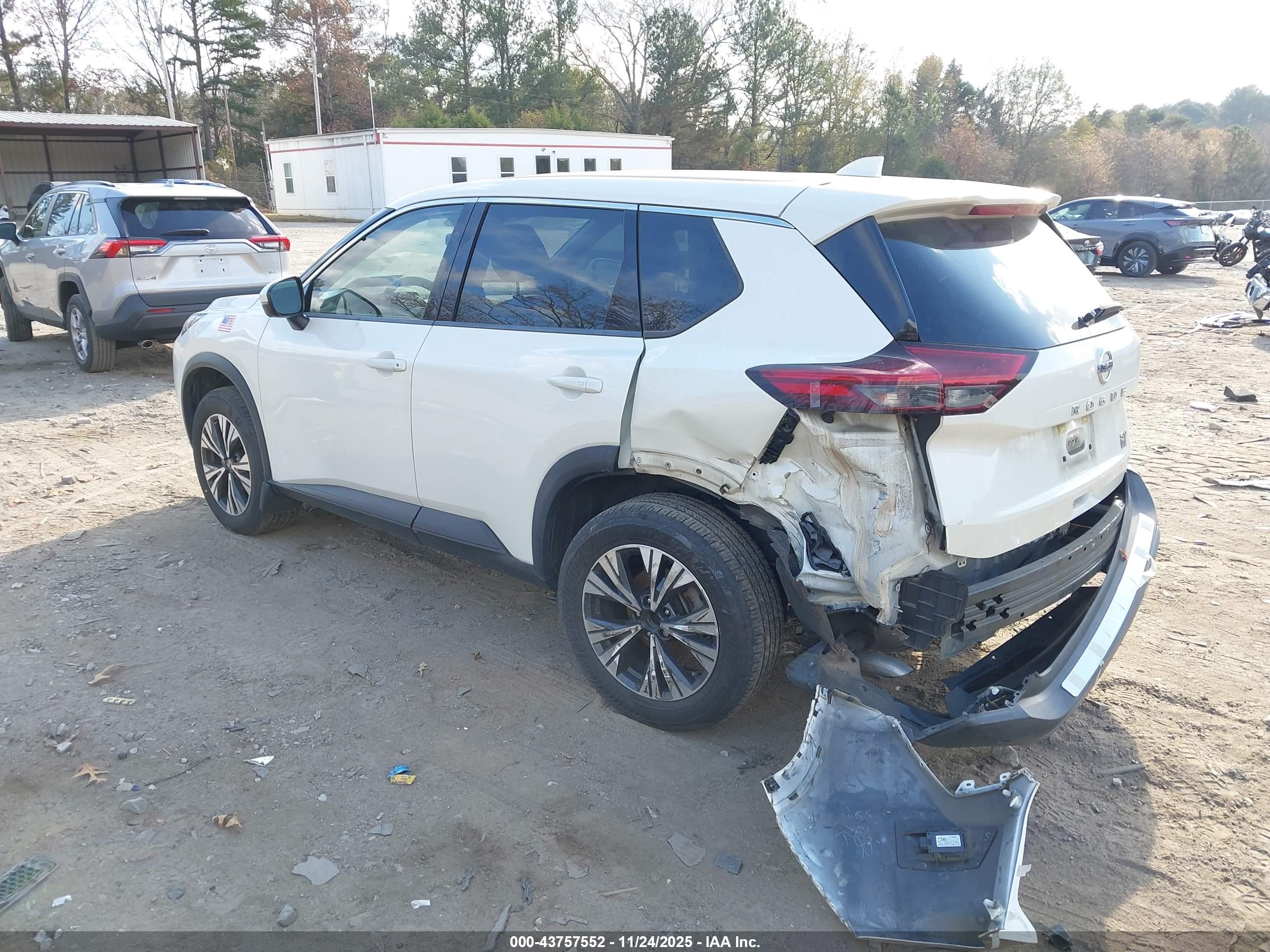 NISSAN ROGUE image 3