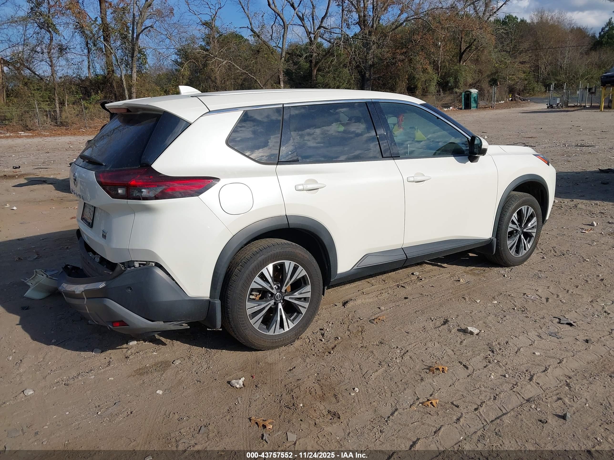 NISSAN ROGUE image 4