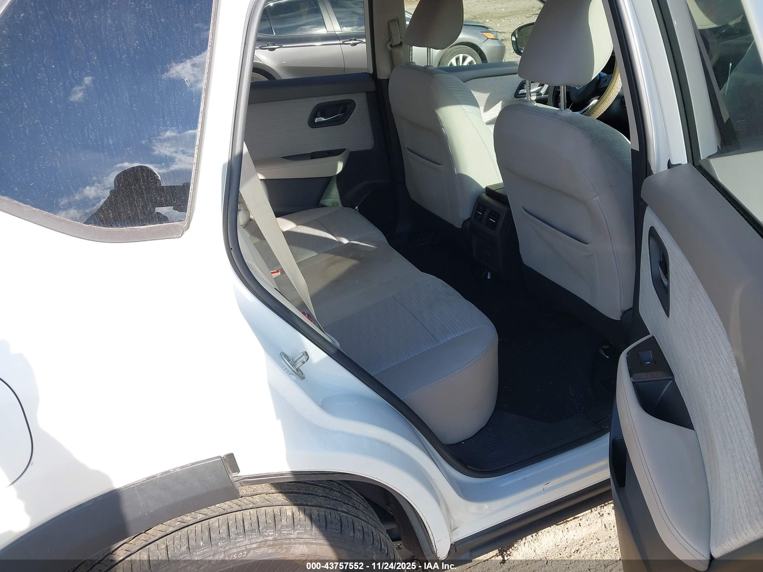 NISSAN ROGUE image 8