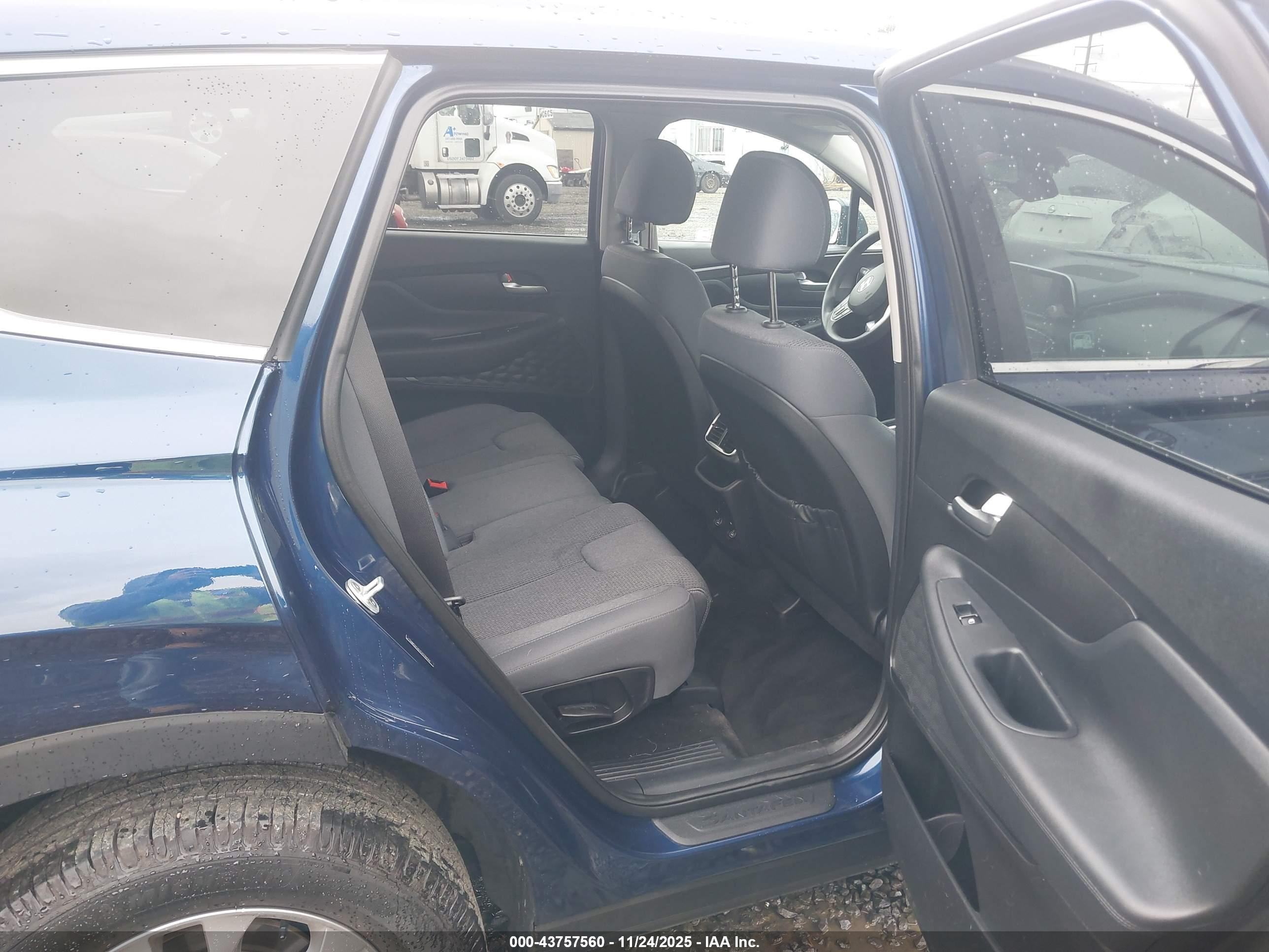 HYUNDAI SANTA image 8