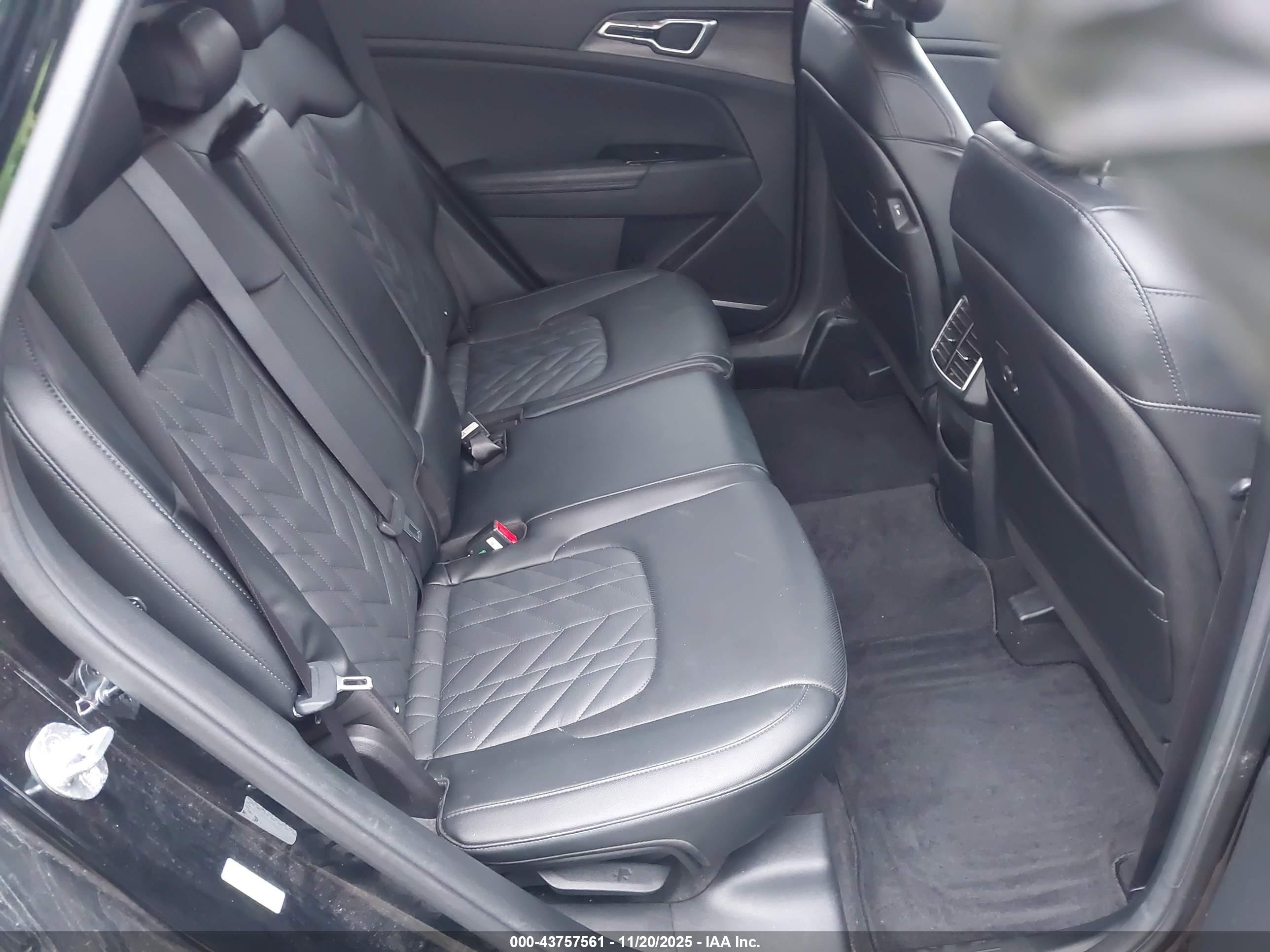 KIA SPORTAGE image 8
