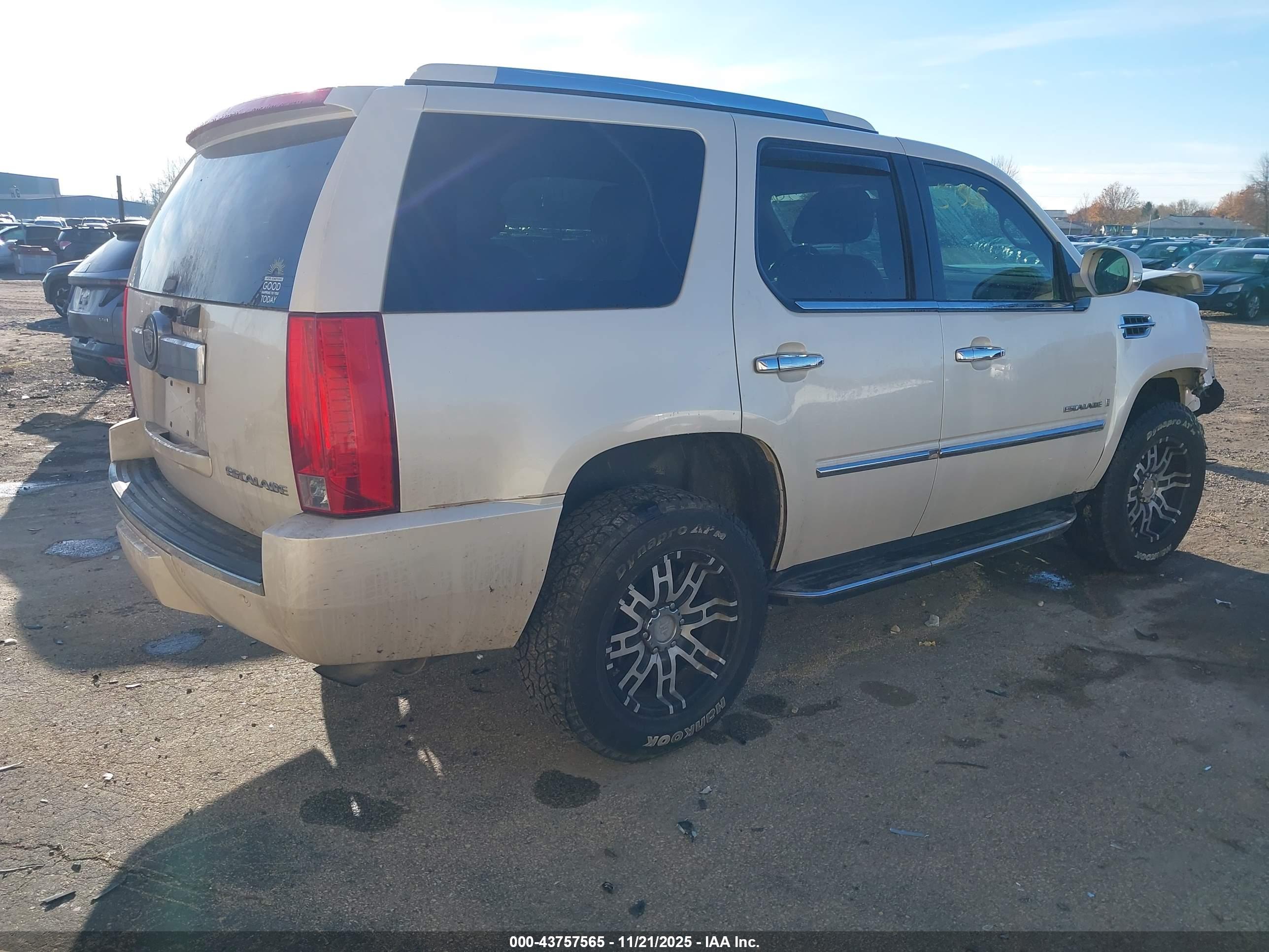 CADILLAC ESCALADE image 4